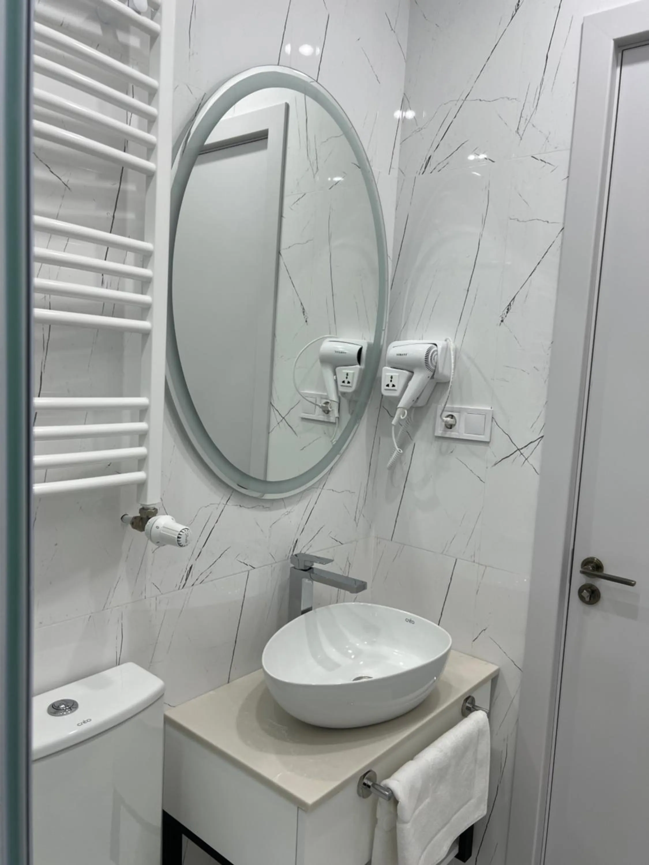 Shower in Hotel Babi