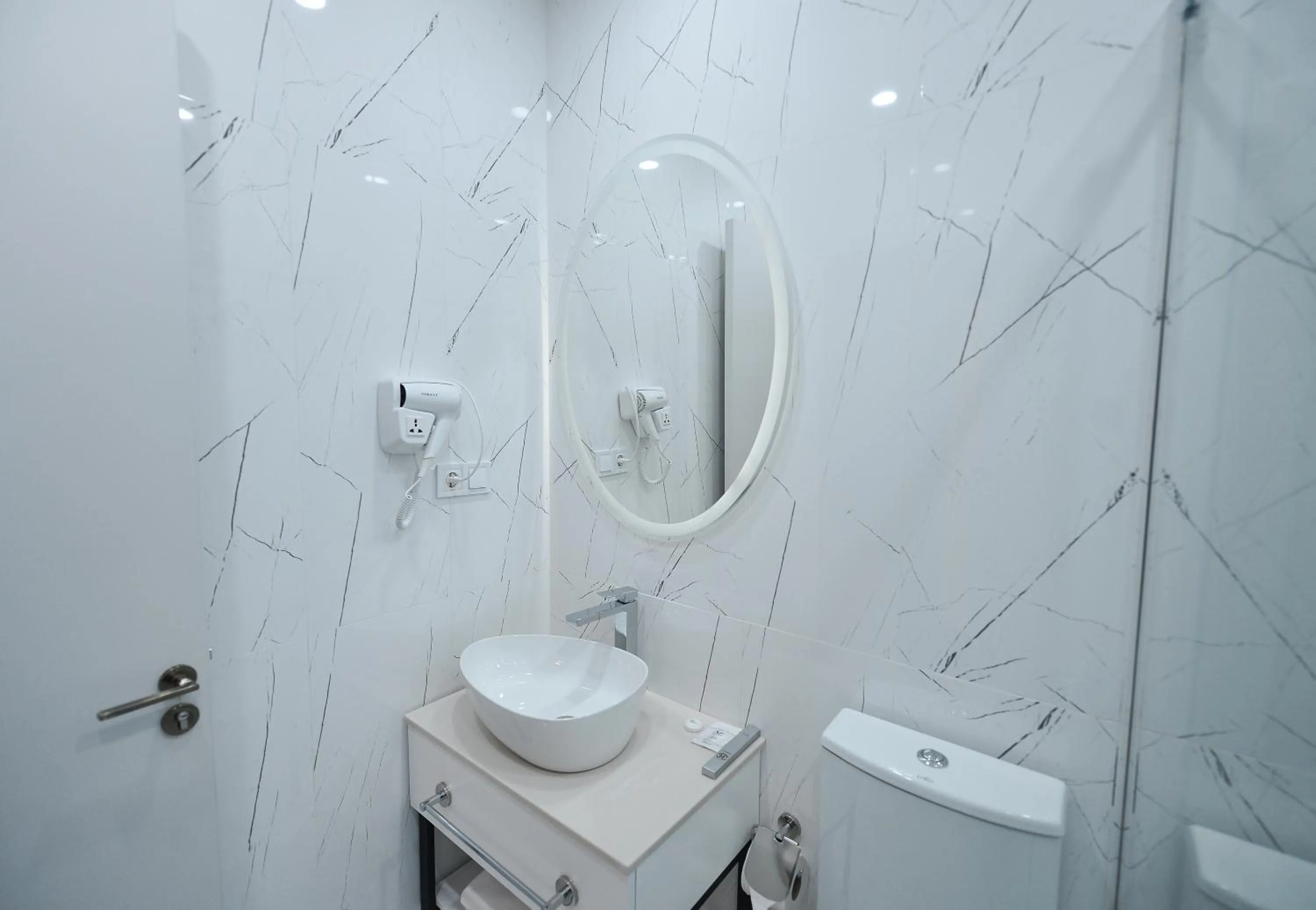 Shower in Hotel Babi