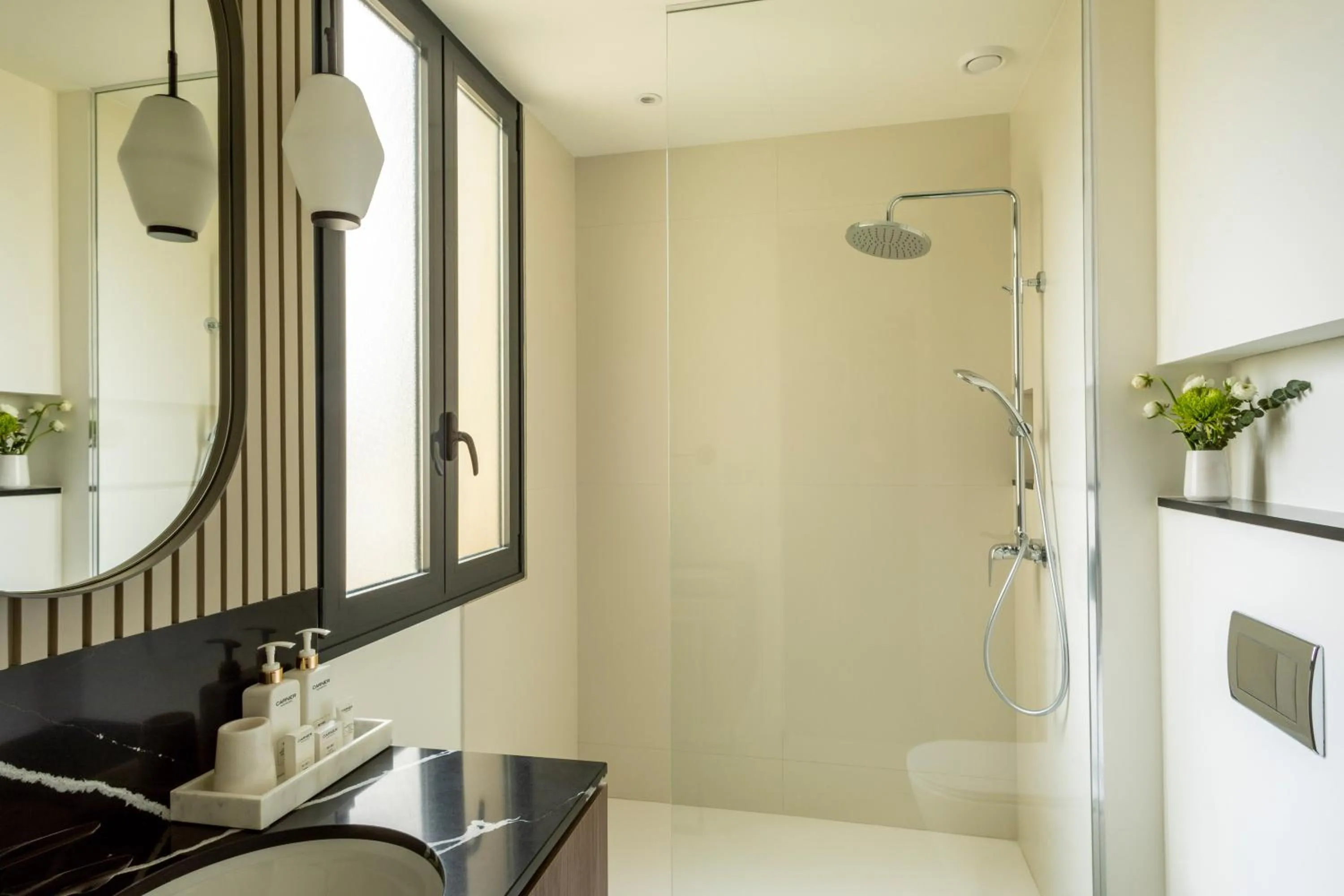 Shower in Casa de las Artes, member of Meliá Collection