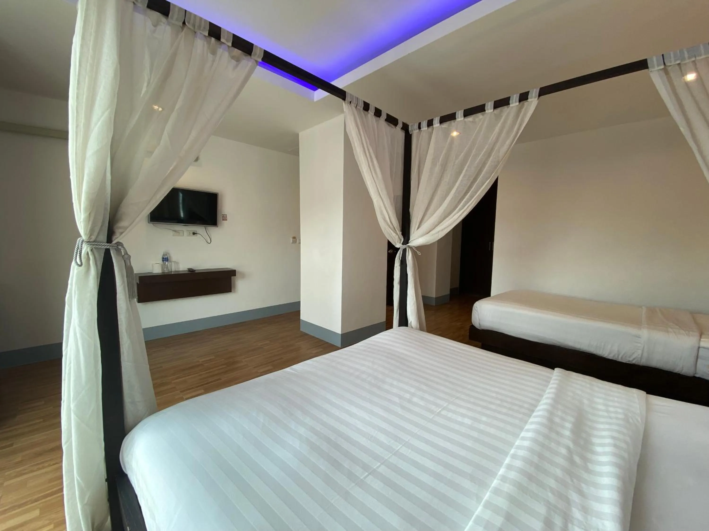 Photo of the whole room, Bed in 77 Patong Hotel & Spa