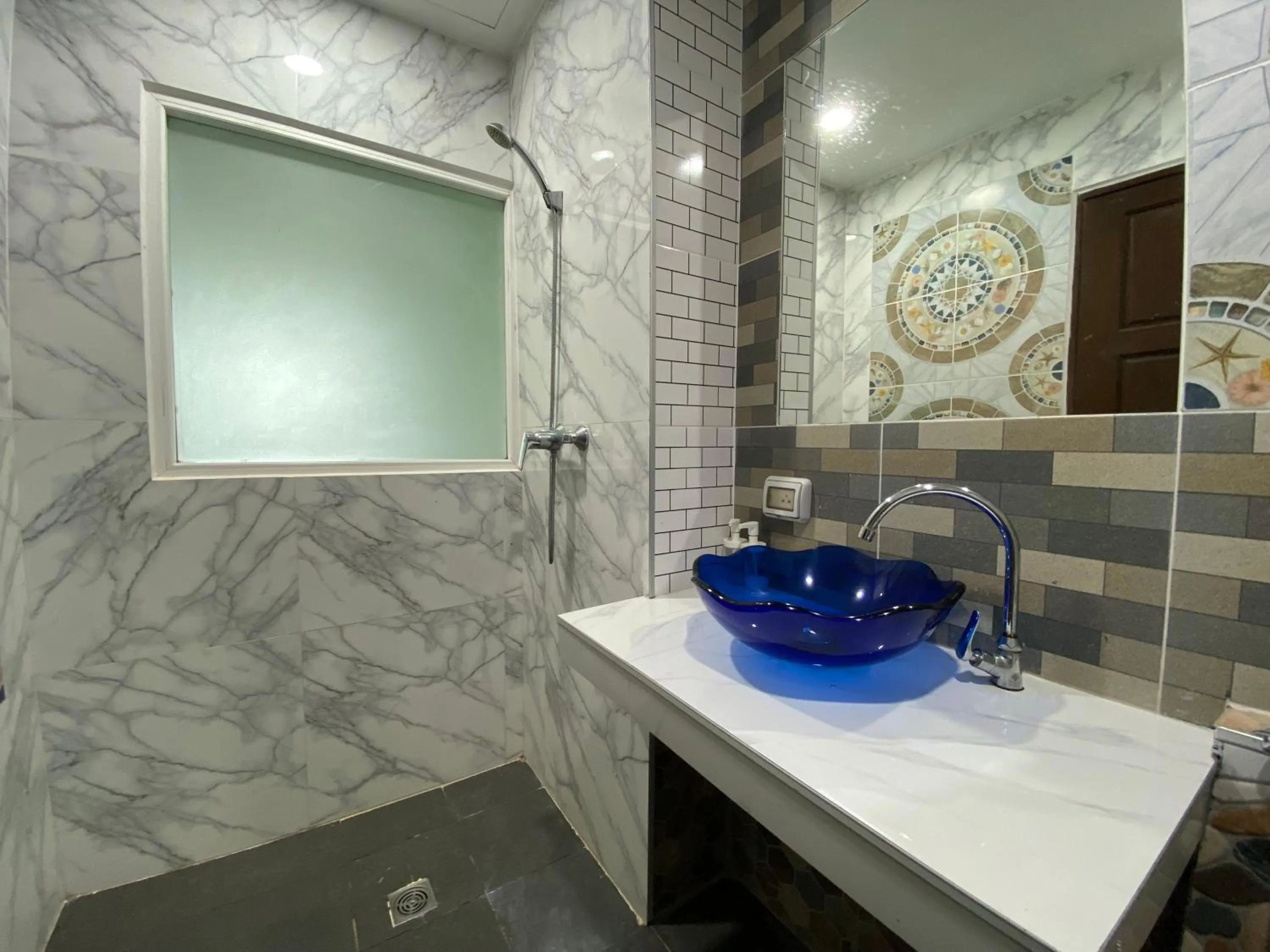 Shower in 77 Patong Hotel & Spa