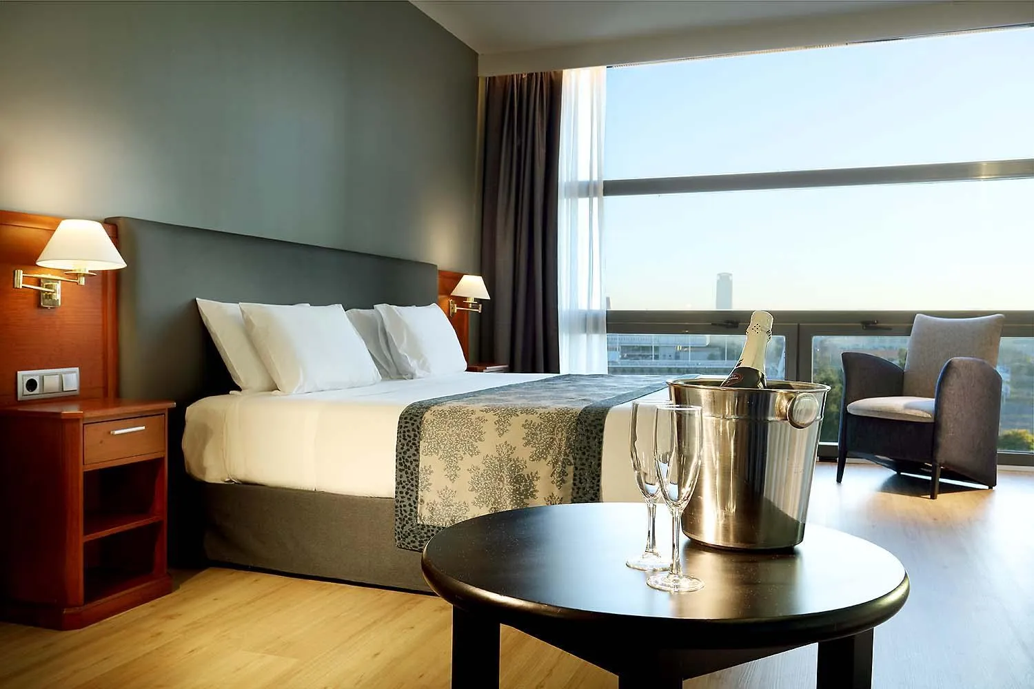 Bed in Exe Isla Cartuja