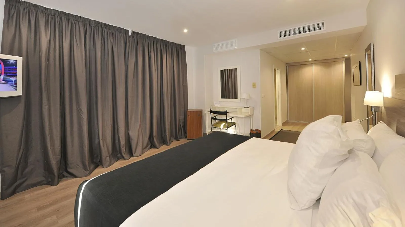 Bed in Hotel Salobreña Suites