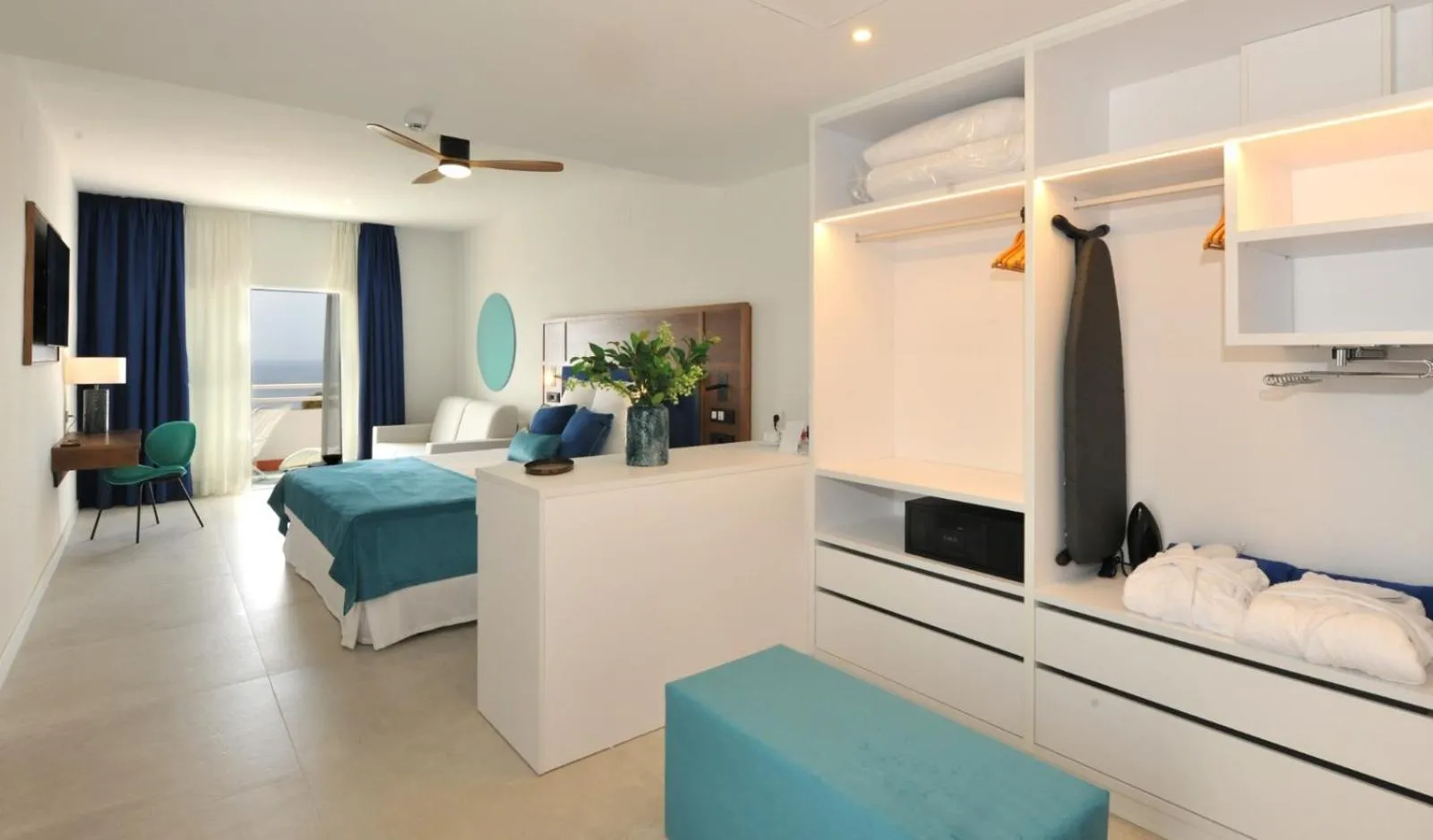 Bed in Hotel Salobreña Suites