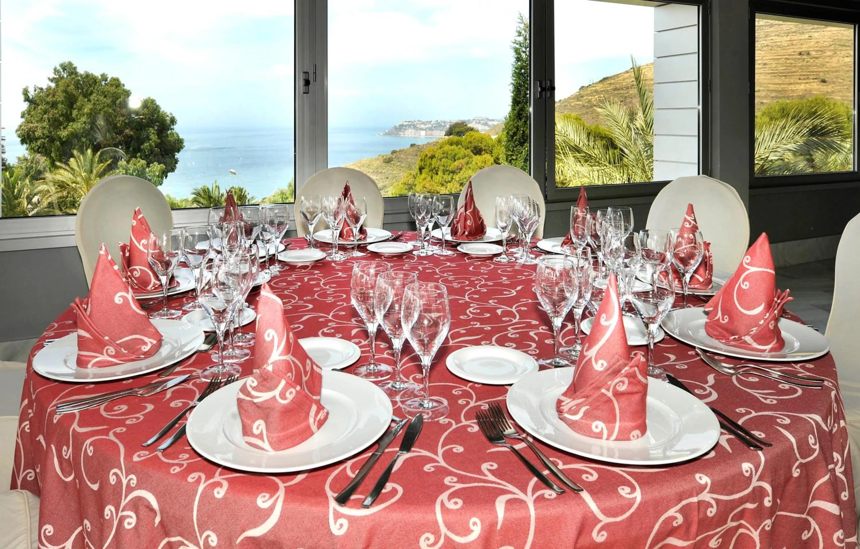 Restaurant/places to eat in Hotel Salobreña Suites