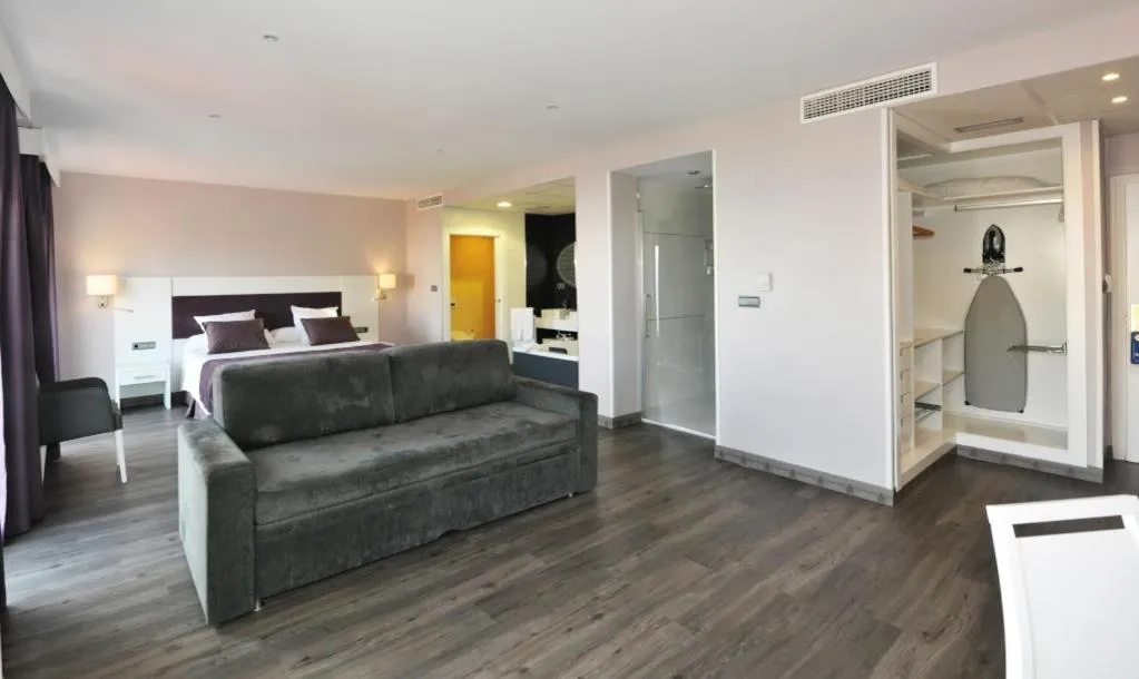 Photo of the whole room, Bed in Hotel Salobreña Suites