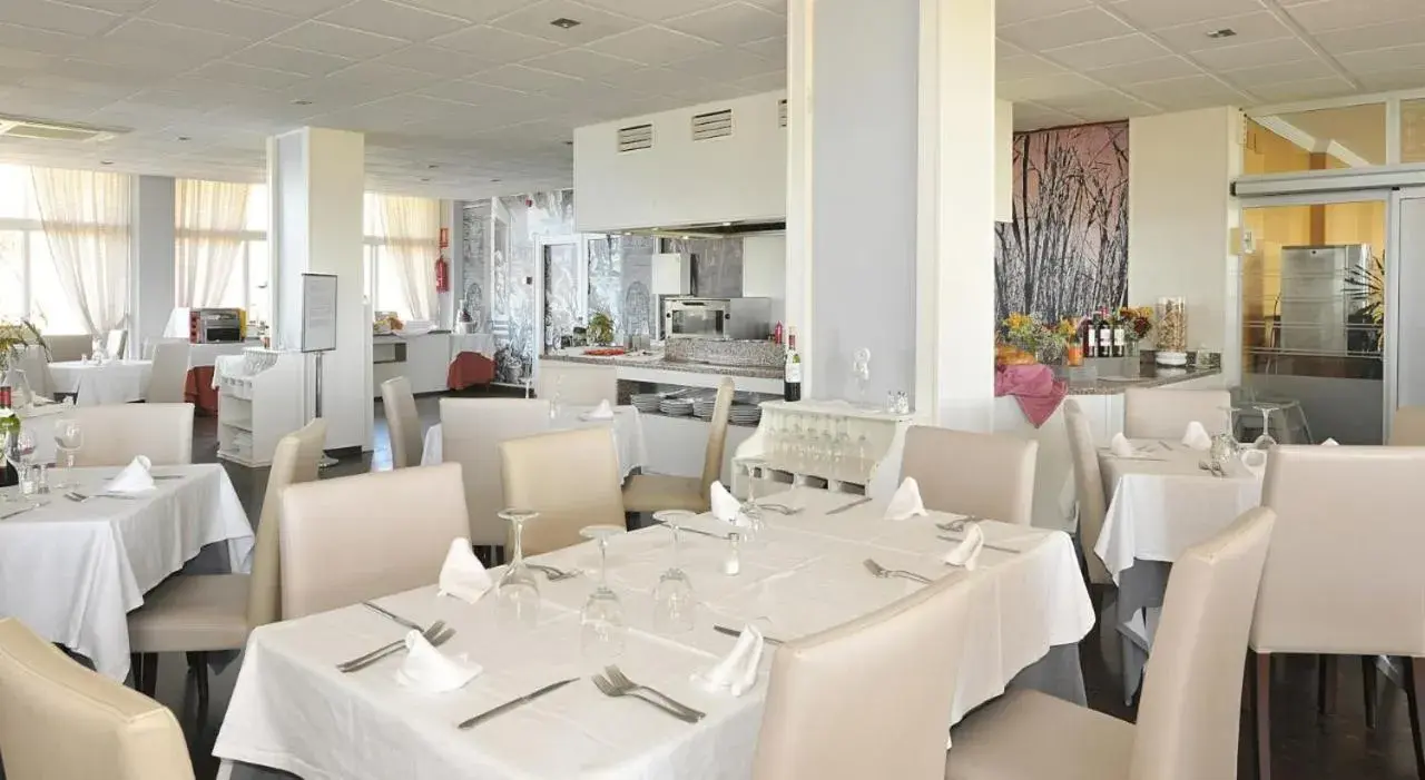Restaurant/places to eat in Hotel Salobreña Suites Restaurant/places to eat in Hotel Salobreña Suites