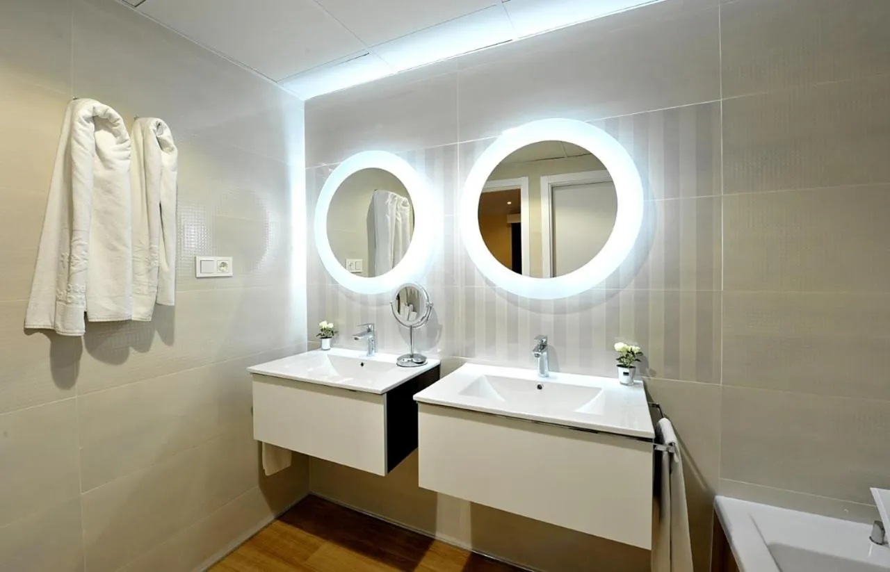 Bathroom in Hotel Salobreña Suites