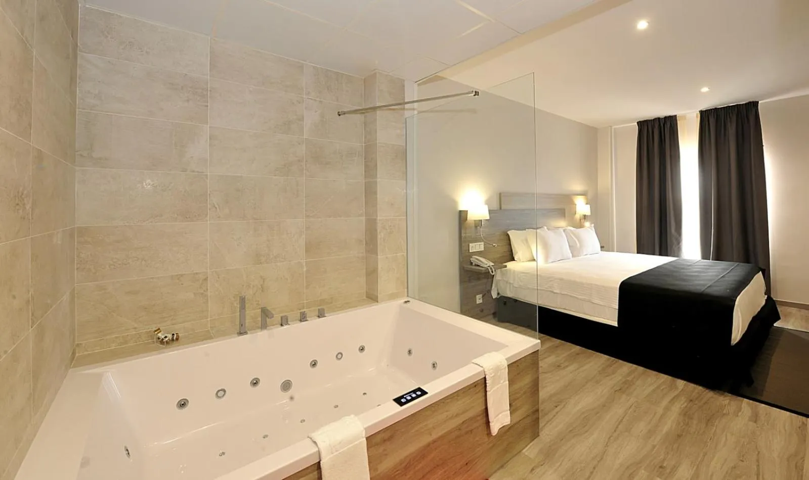 Bedroom, Bed in Hotel Salobreña Suites