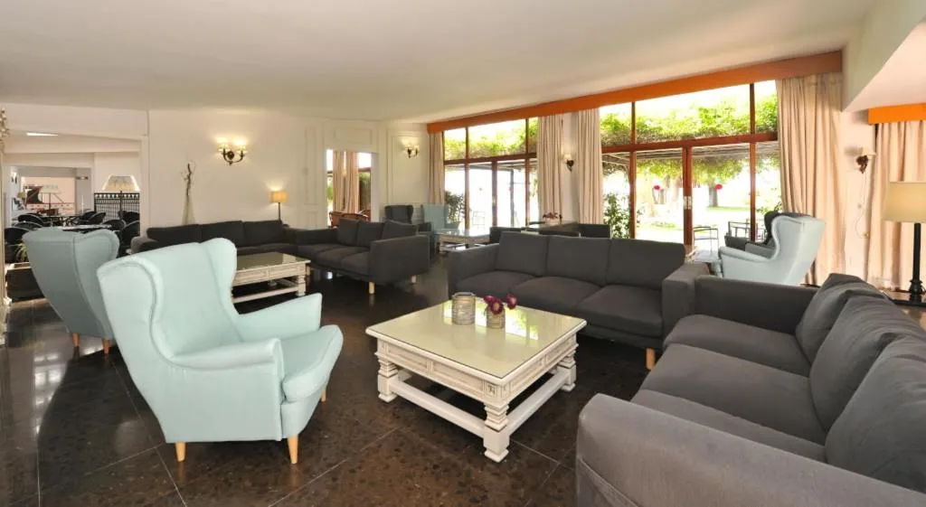 Communal lounge/ TV room in Hotel Salobreña Suites