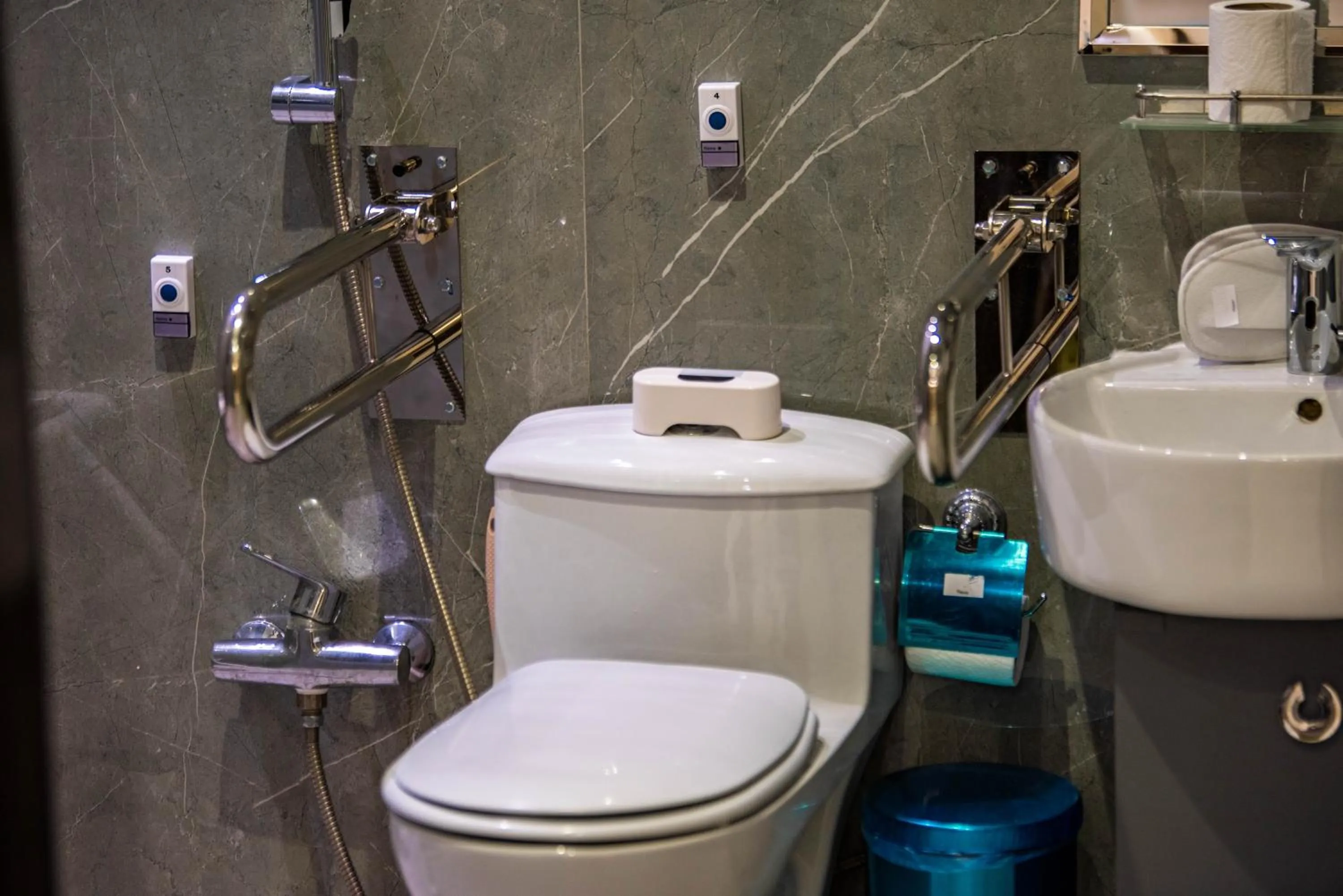 Bathroom in غرناطة بالاس ان للشقق المخدومة