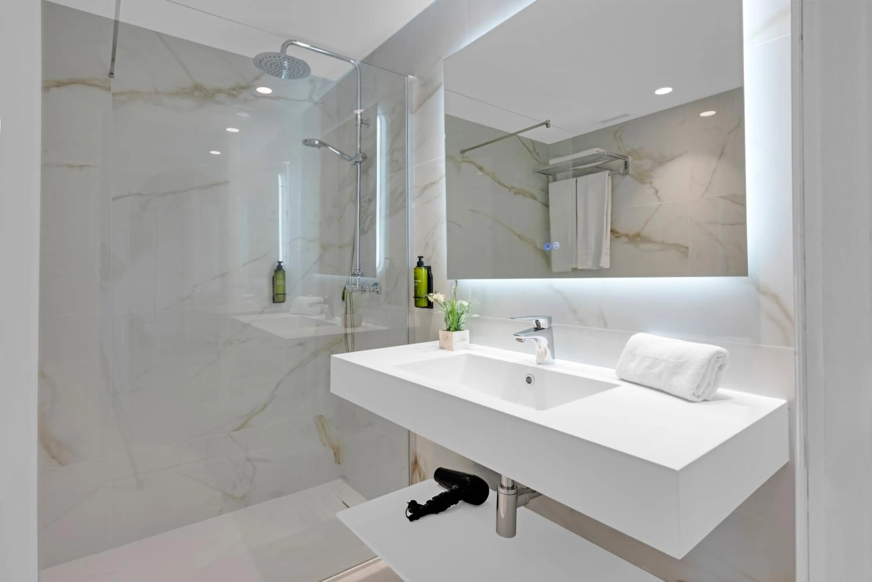 Bathroom in Aparthotel Ona Cala Pi Club