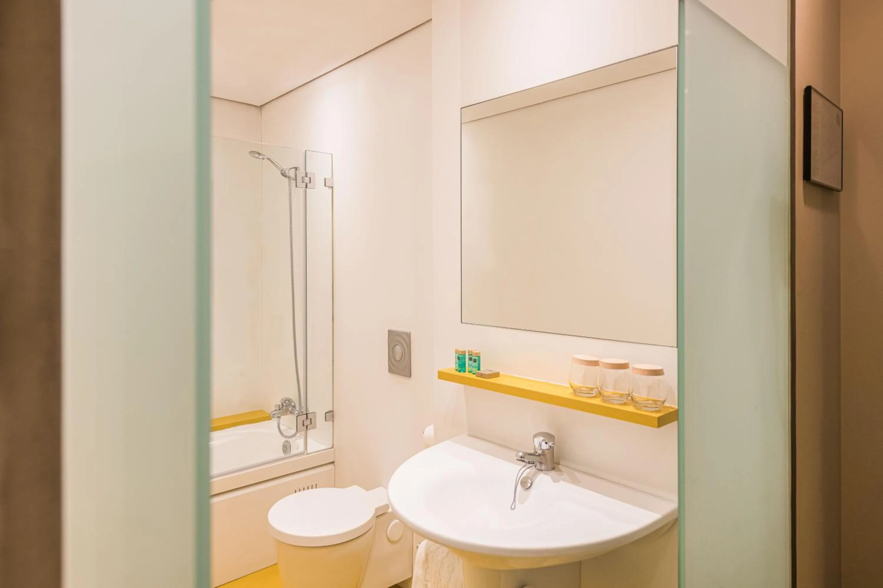 Bathroom in Hotel Emporda