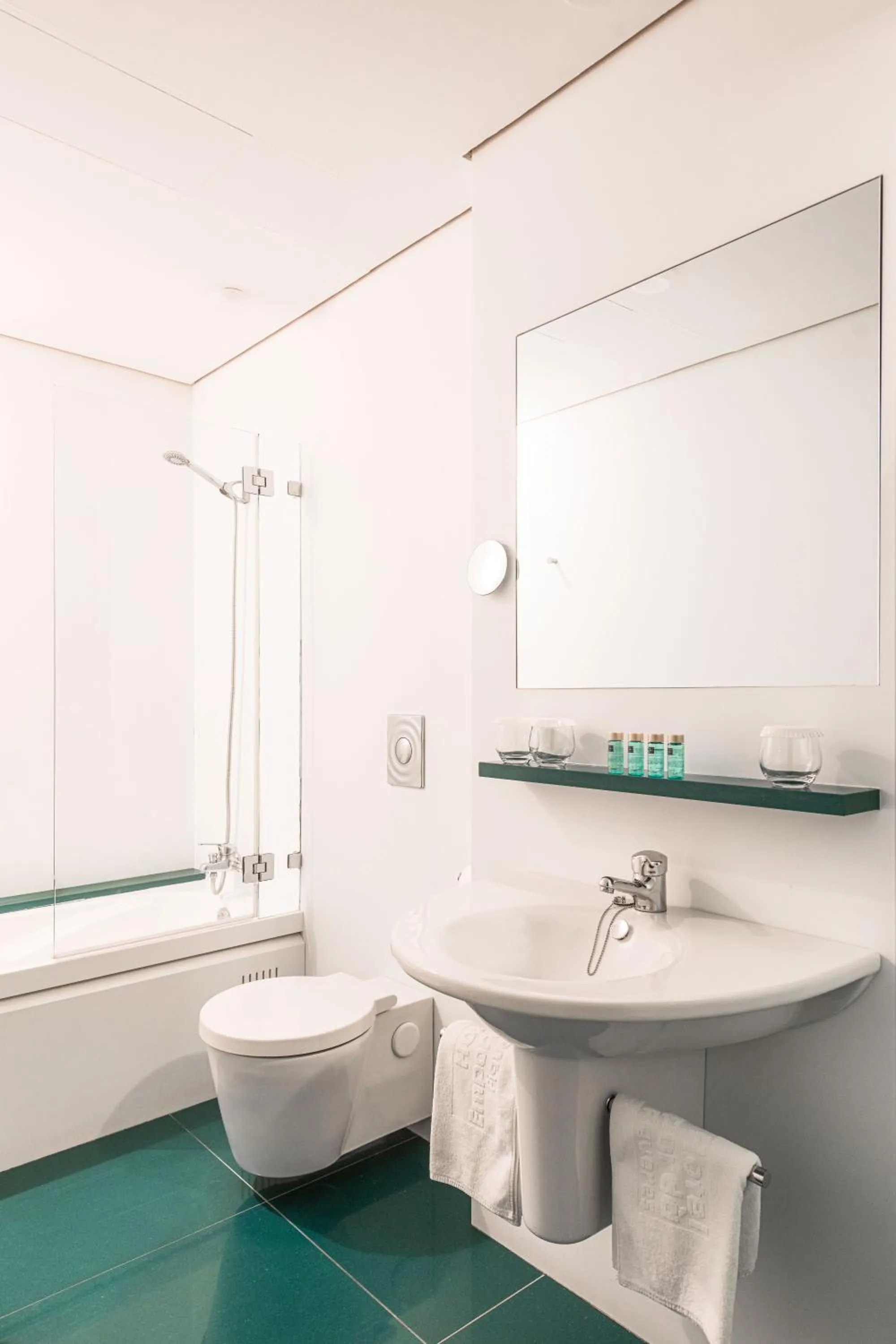 Bathroom in Hotel Emporda