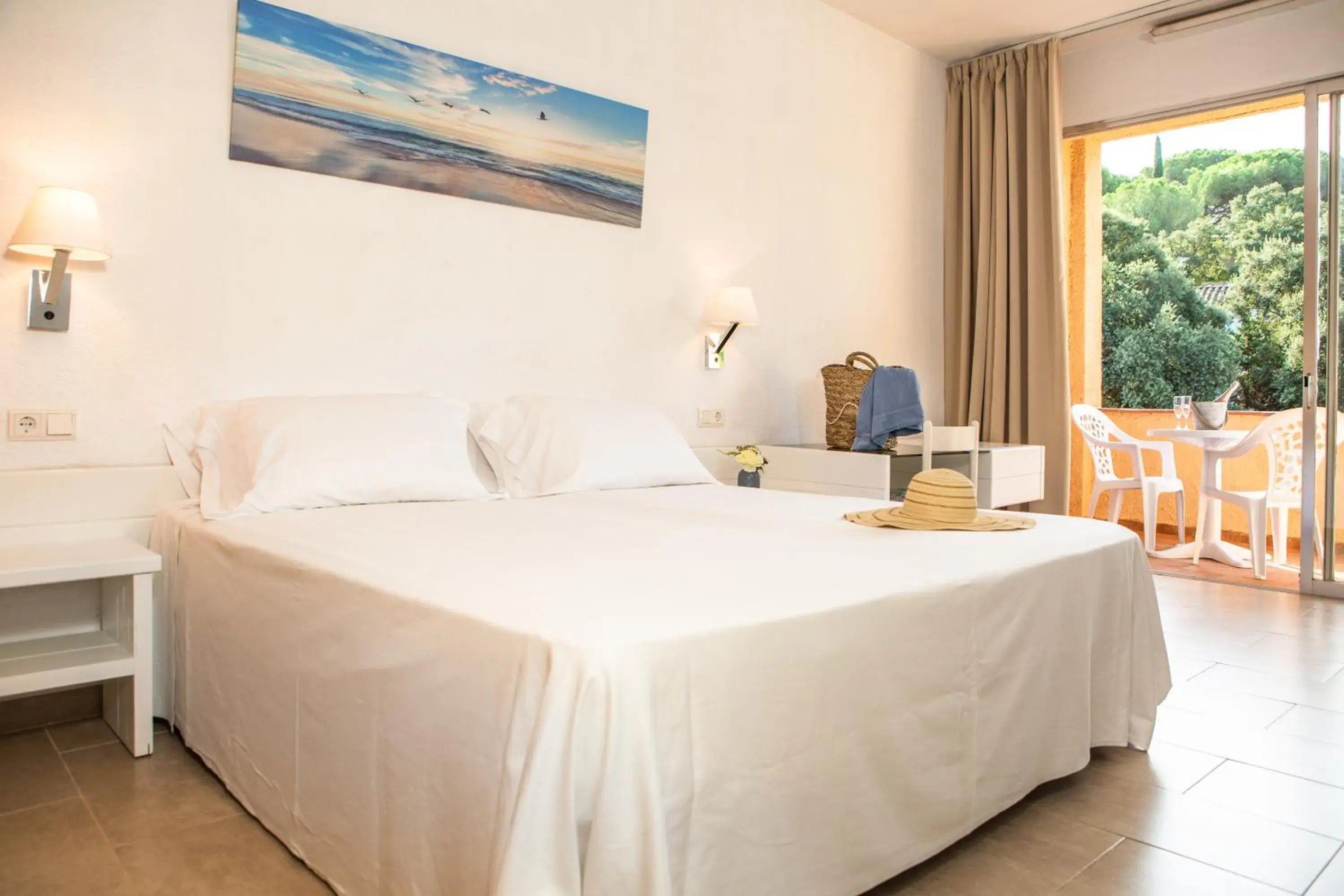 Budget Double Room in RVHotels Golf Costa Brava Budget Double Room in RVHotels Golf Costa Brava