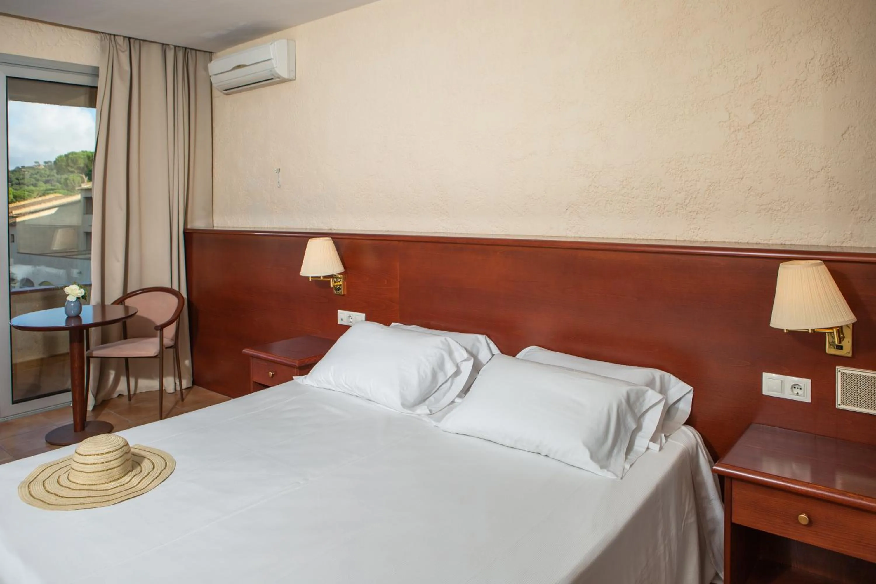 Bedroom, Bed in RVHotels Golf Costa Brava