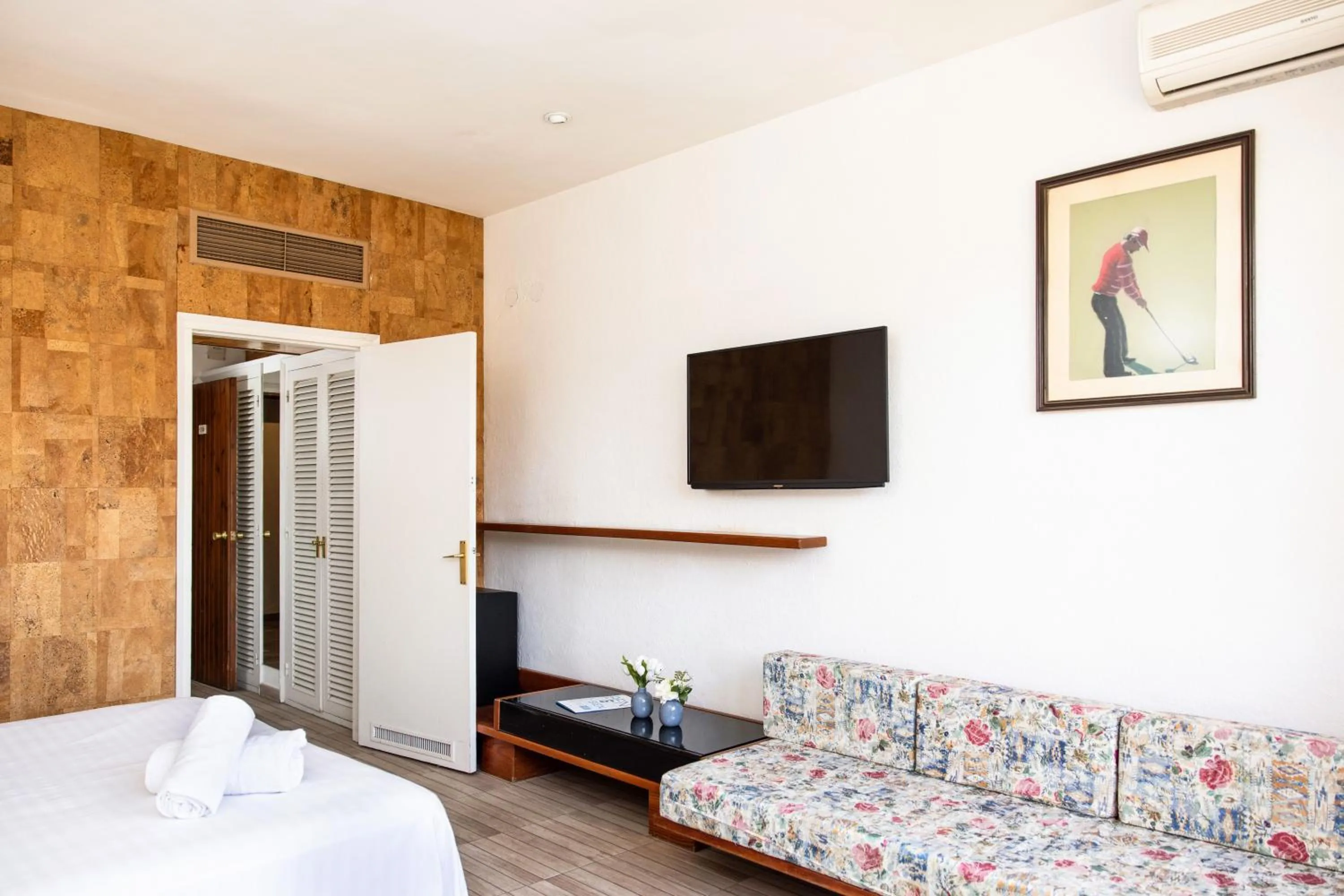 Bedroom, Bed in RVHotels Golf Costa Brava