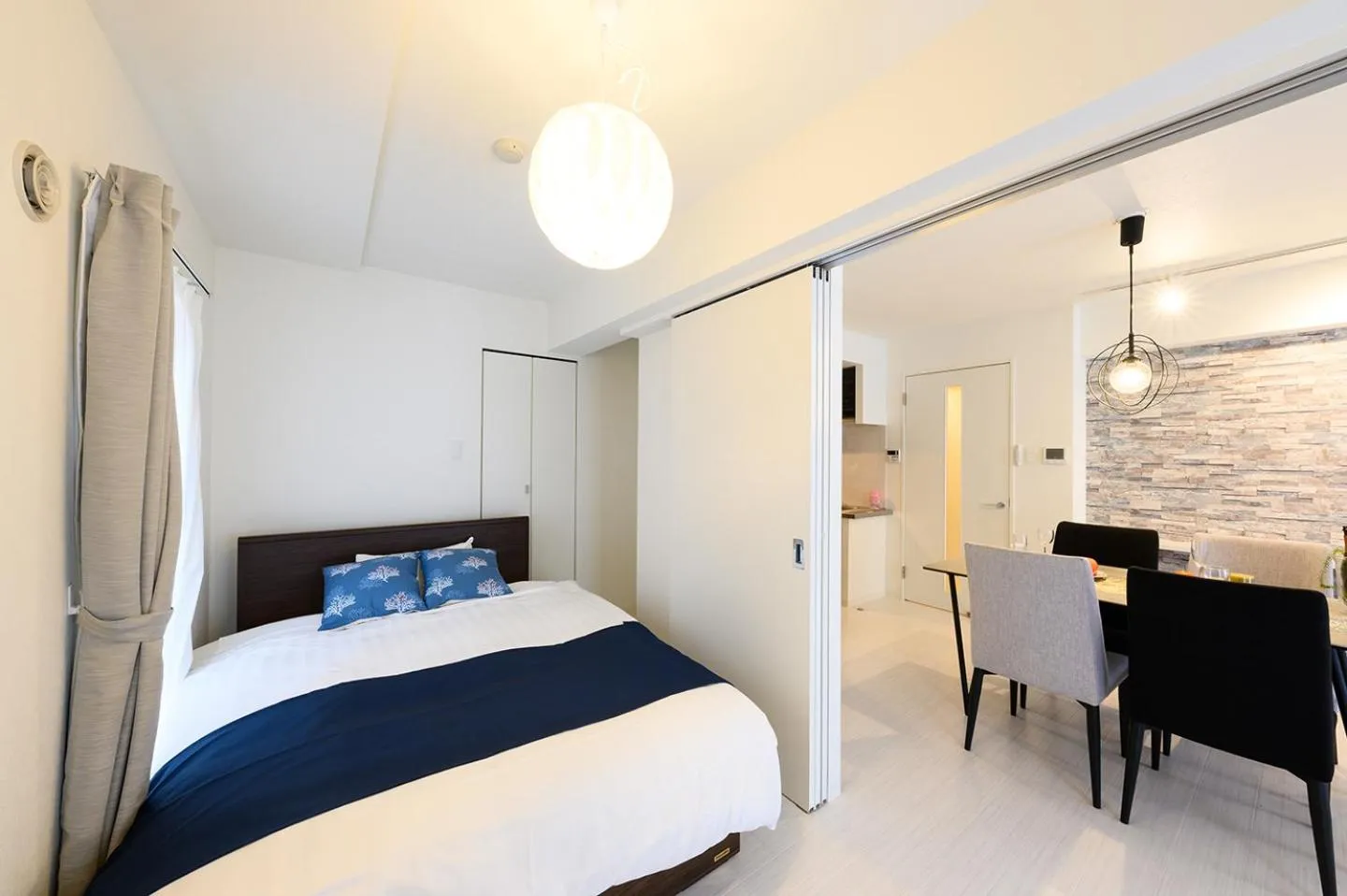 Bed in GLASS Yamahana EAST