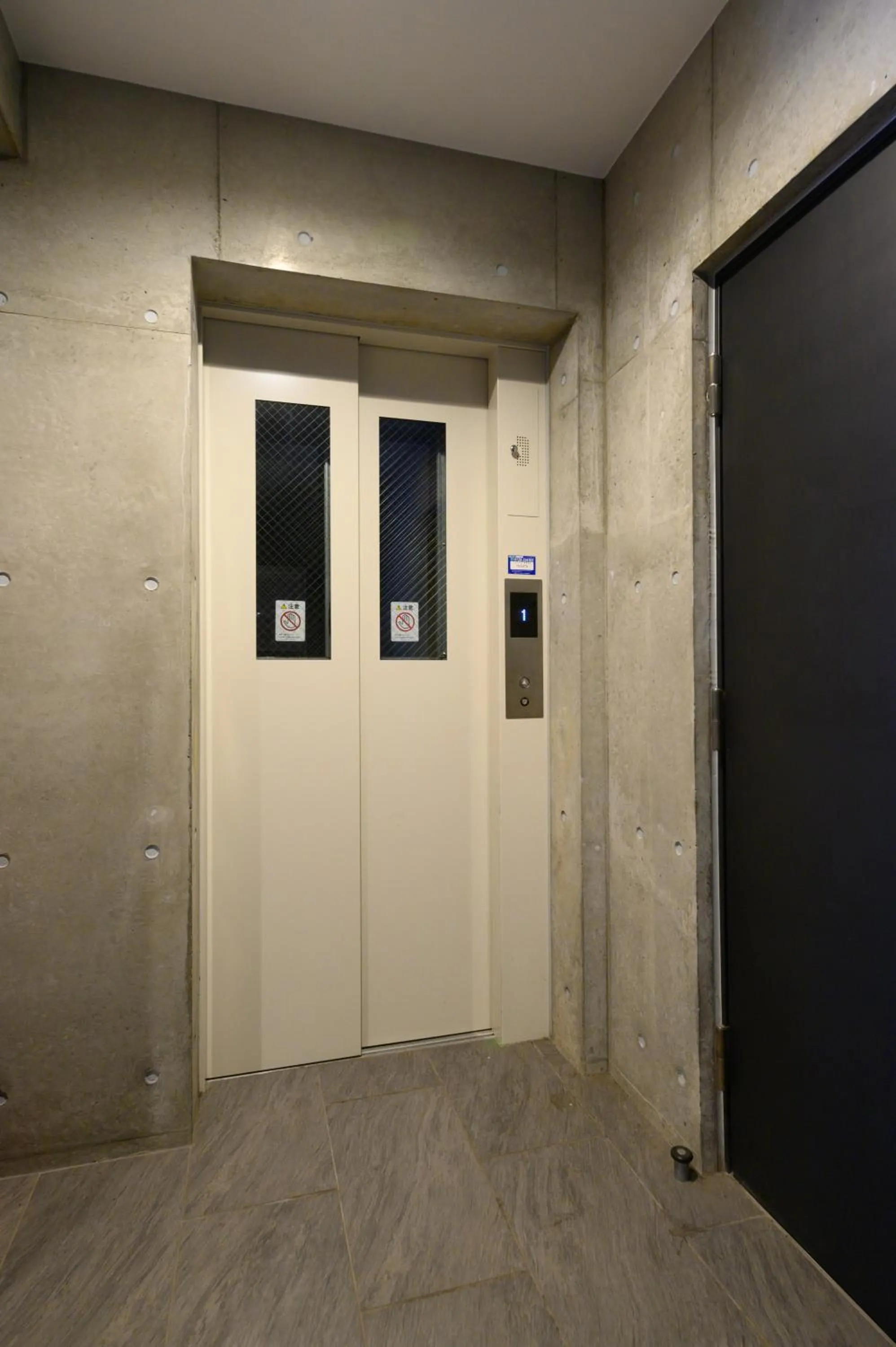 elevator in GLASS Yamahana EAST