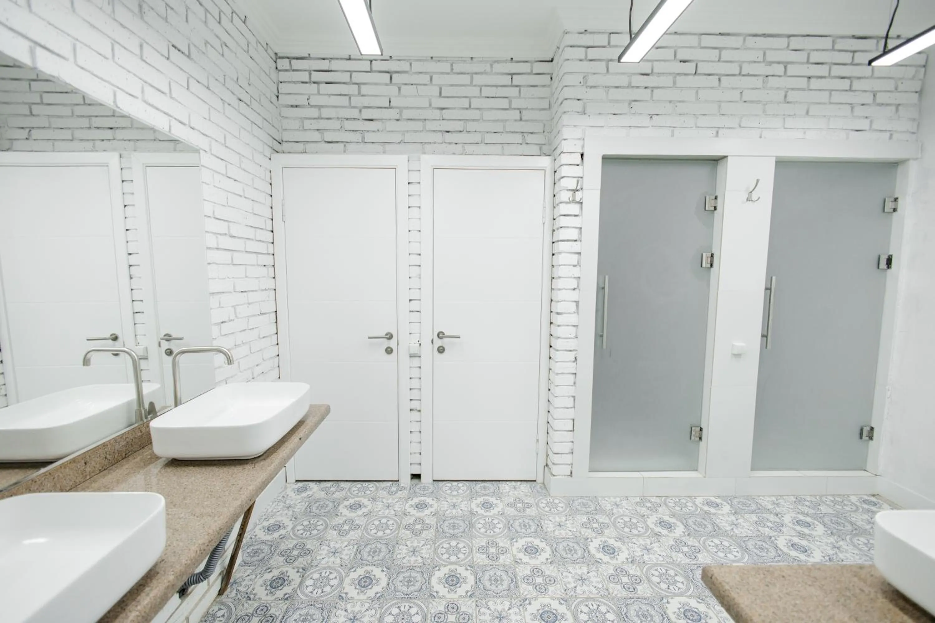 Shower in 281 Hostel