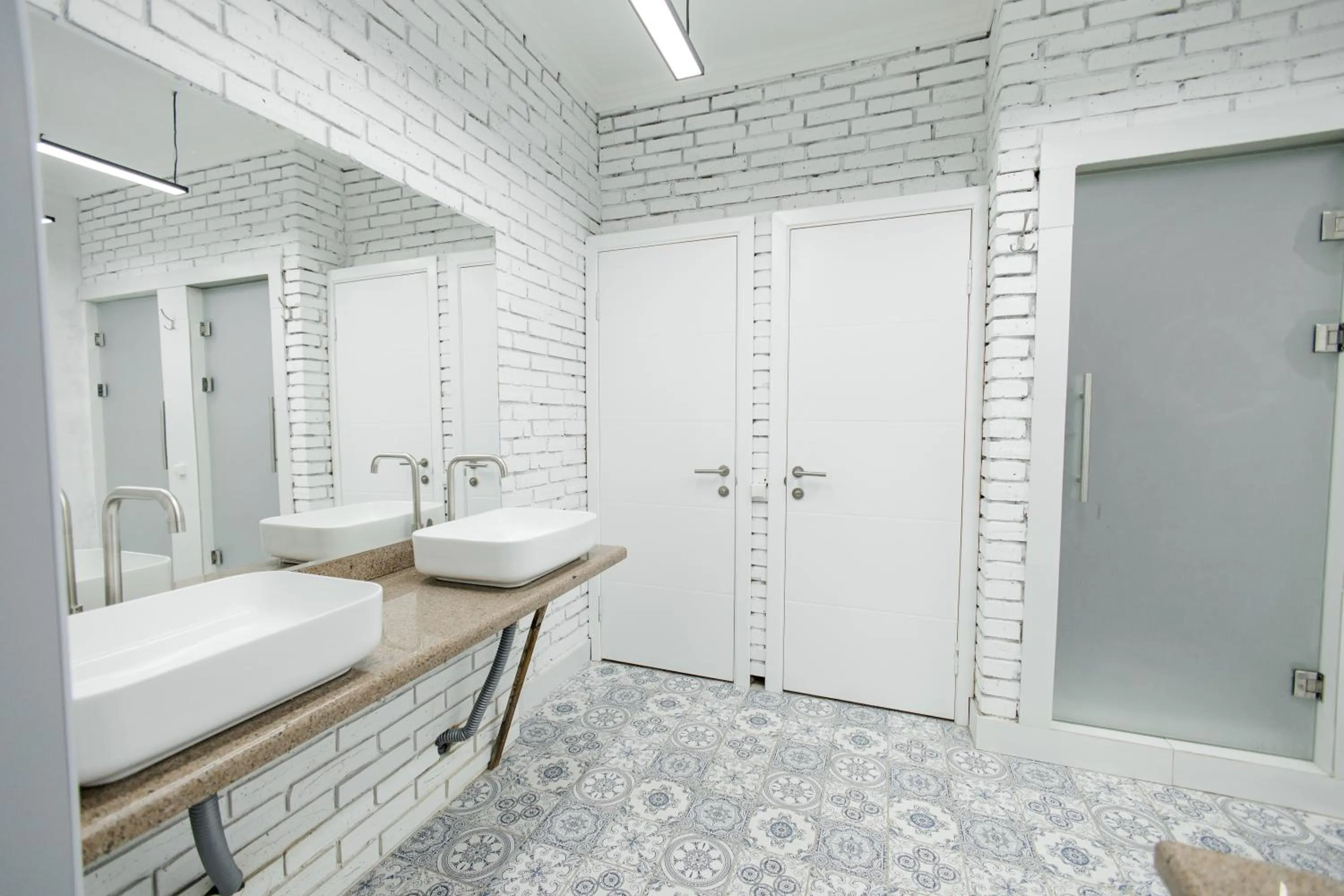 Bathroom in 281 Hostel