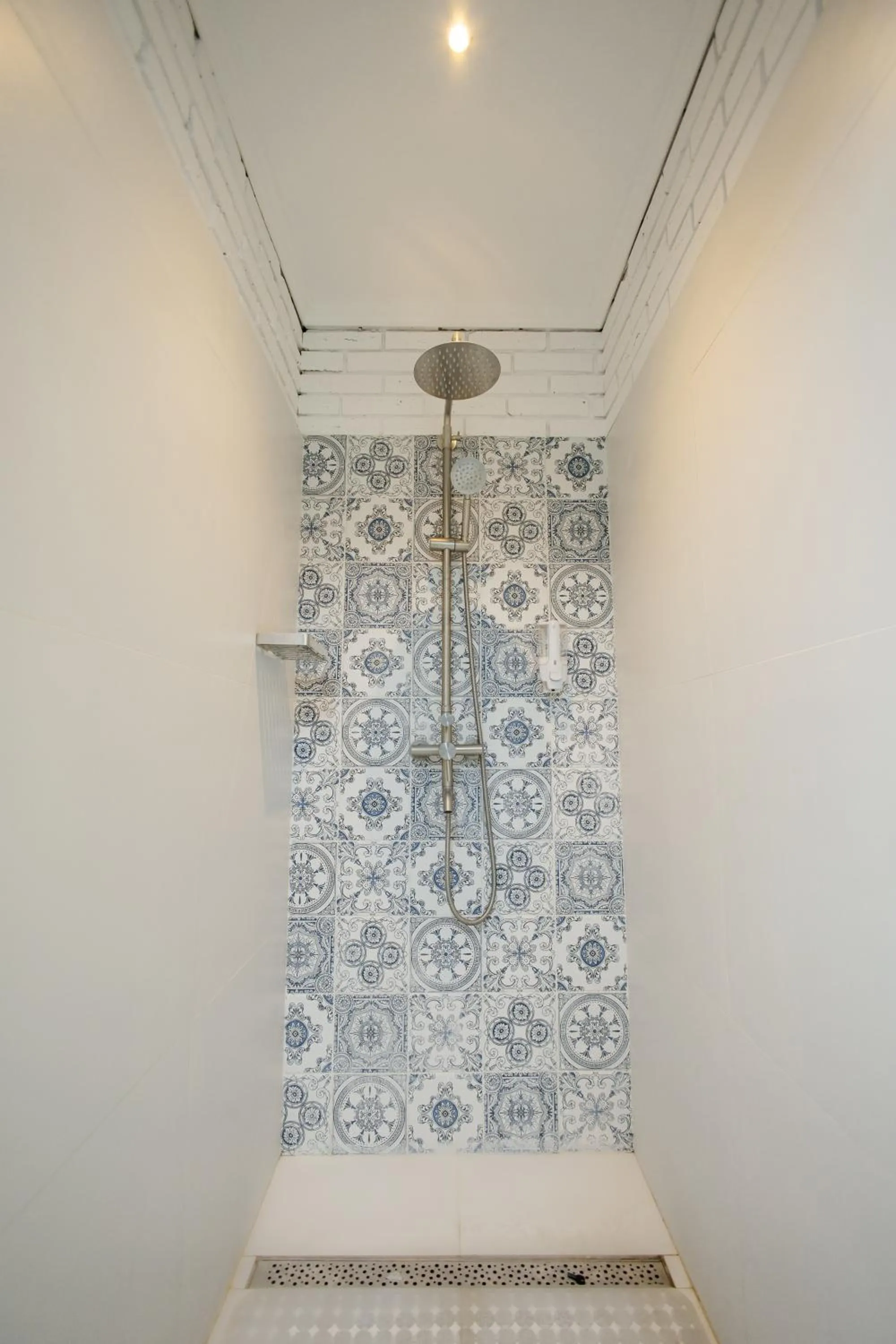 Shower in 281 Hostel