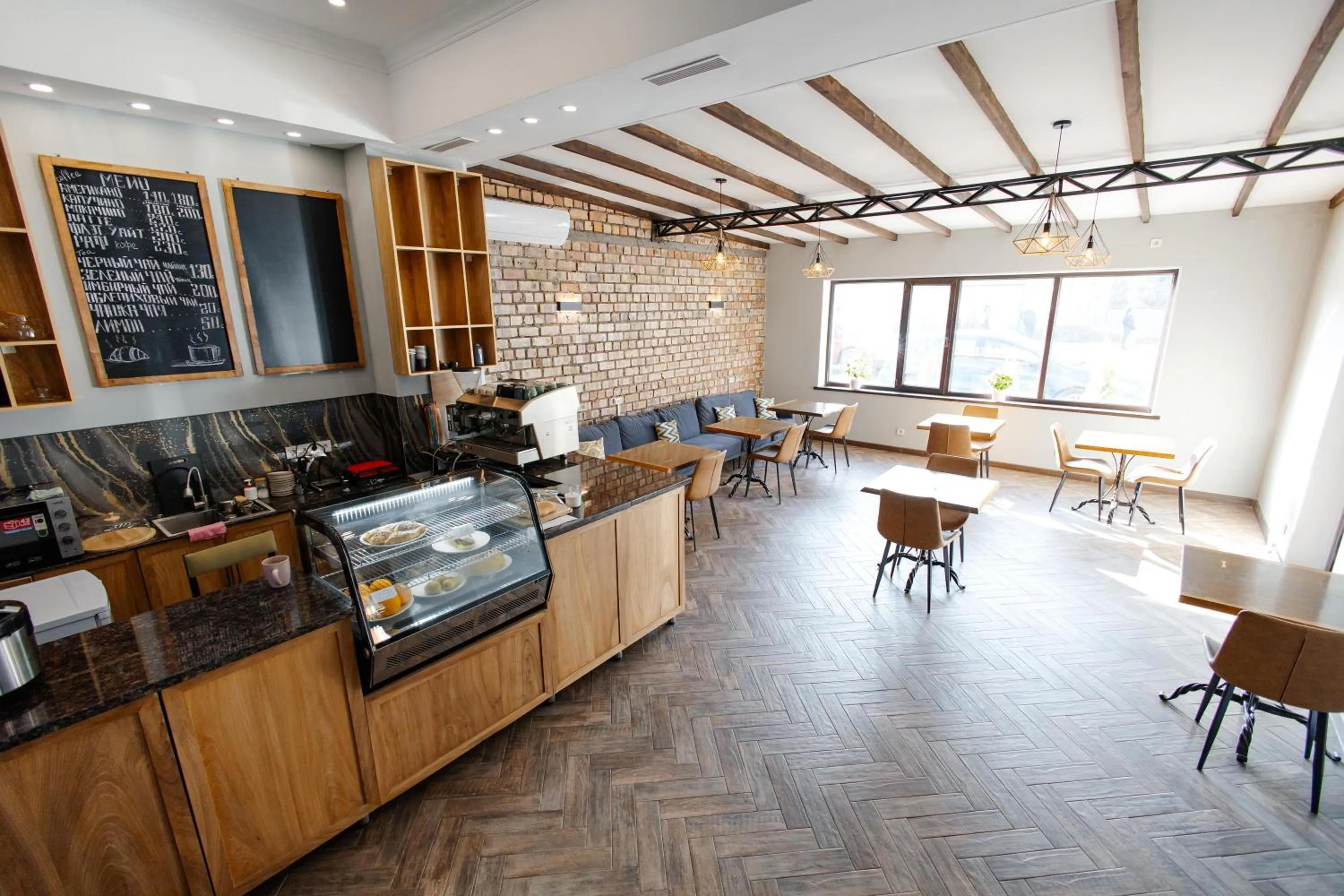 Restaurant/places to eat in 281 Hostel