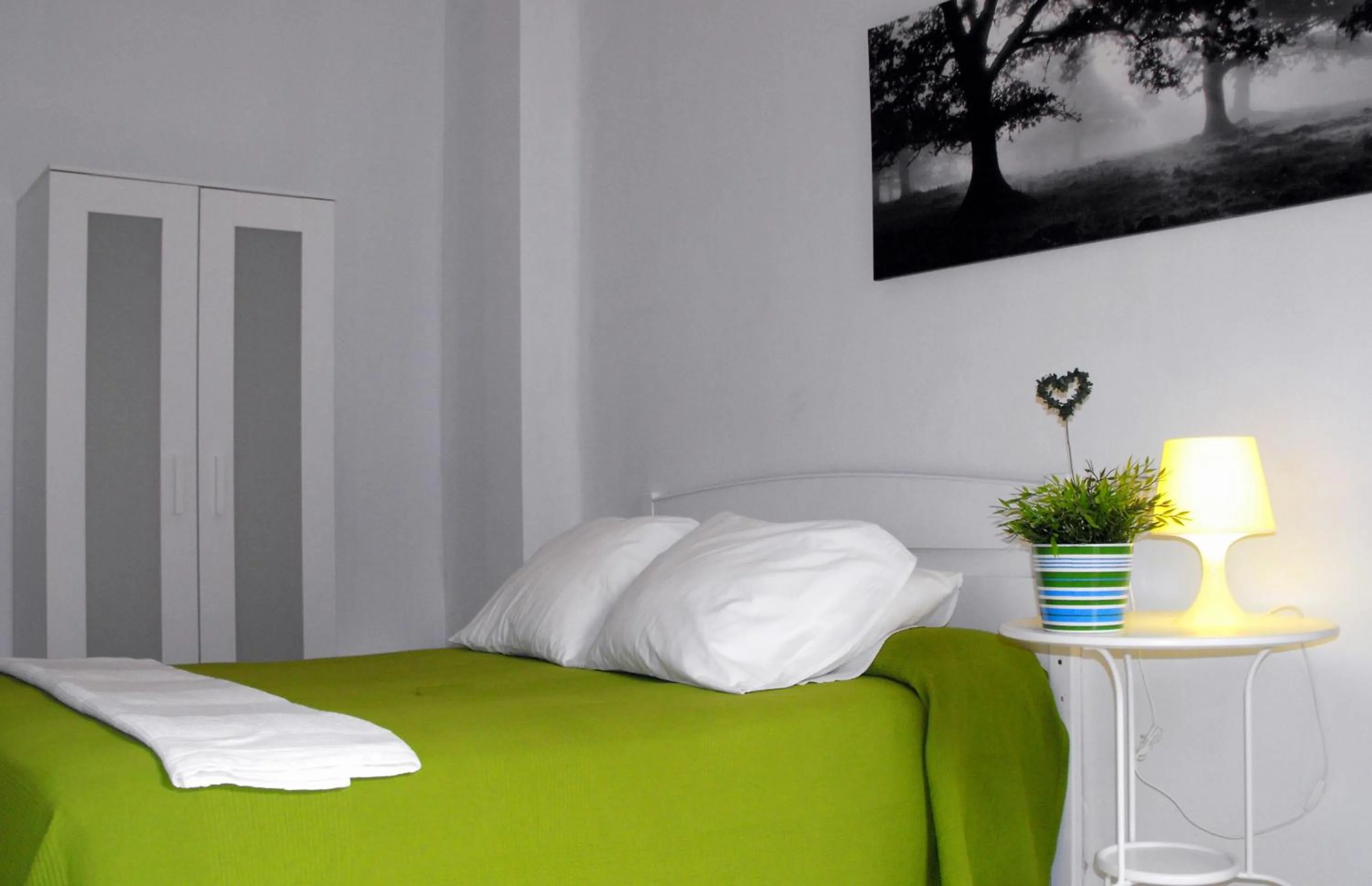 Balcony/Terrace, Bed in Hostal Santa Catalina