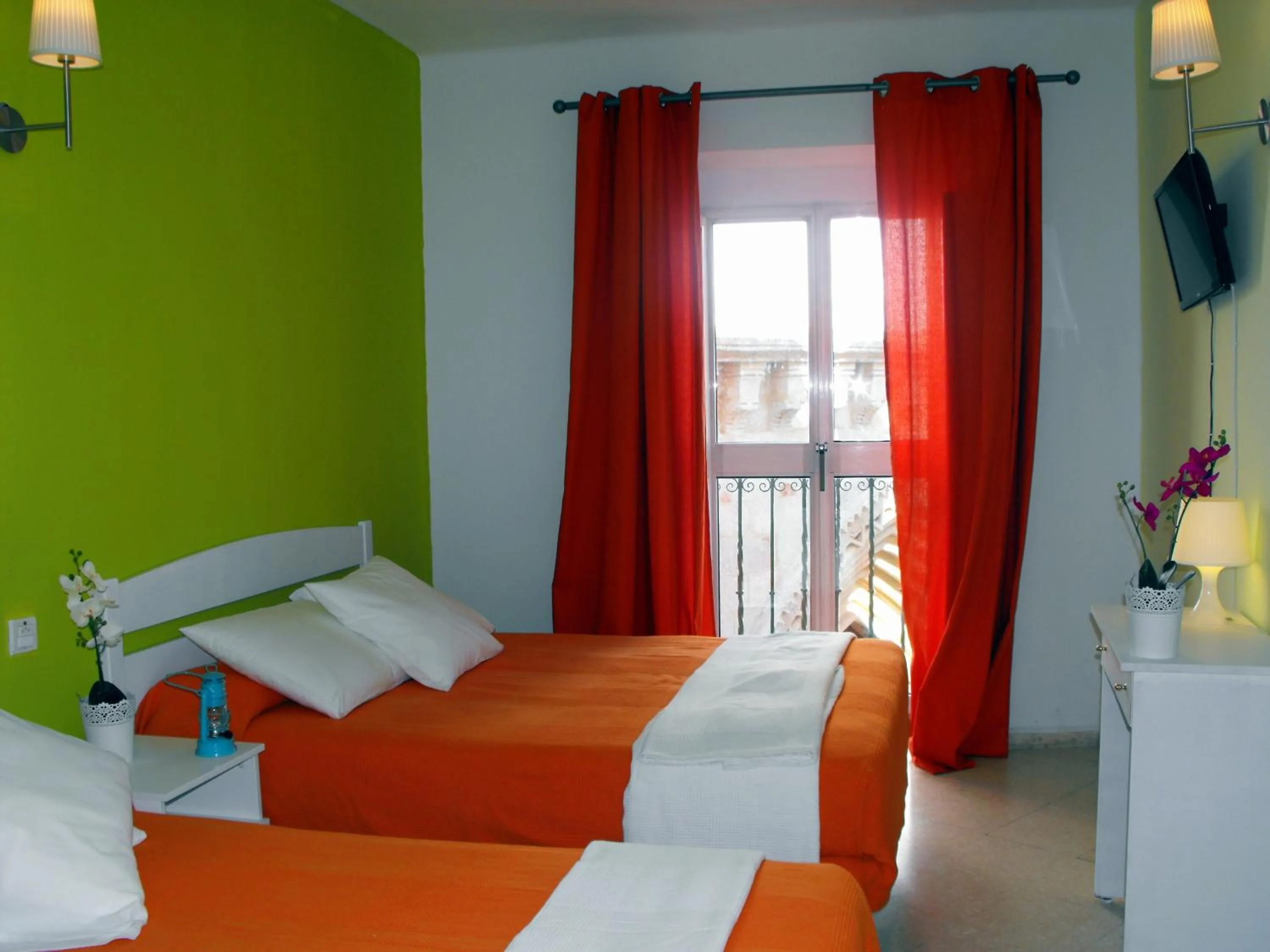 Property building, Bed in Hostal Santa Catalina