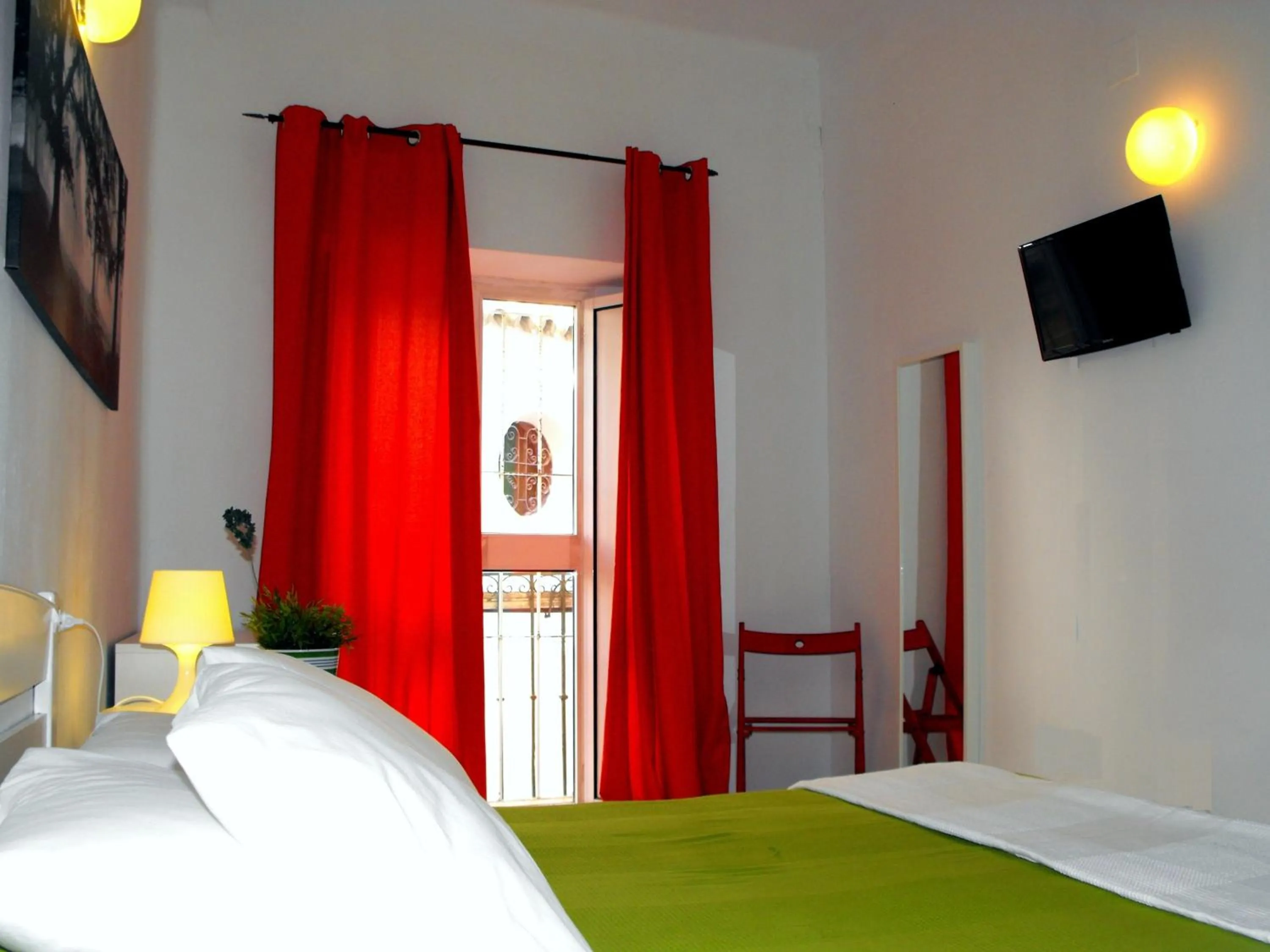 Balcony/Terrace, Bed in Hostal Santa Catalina