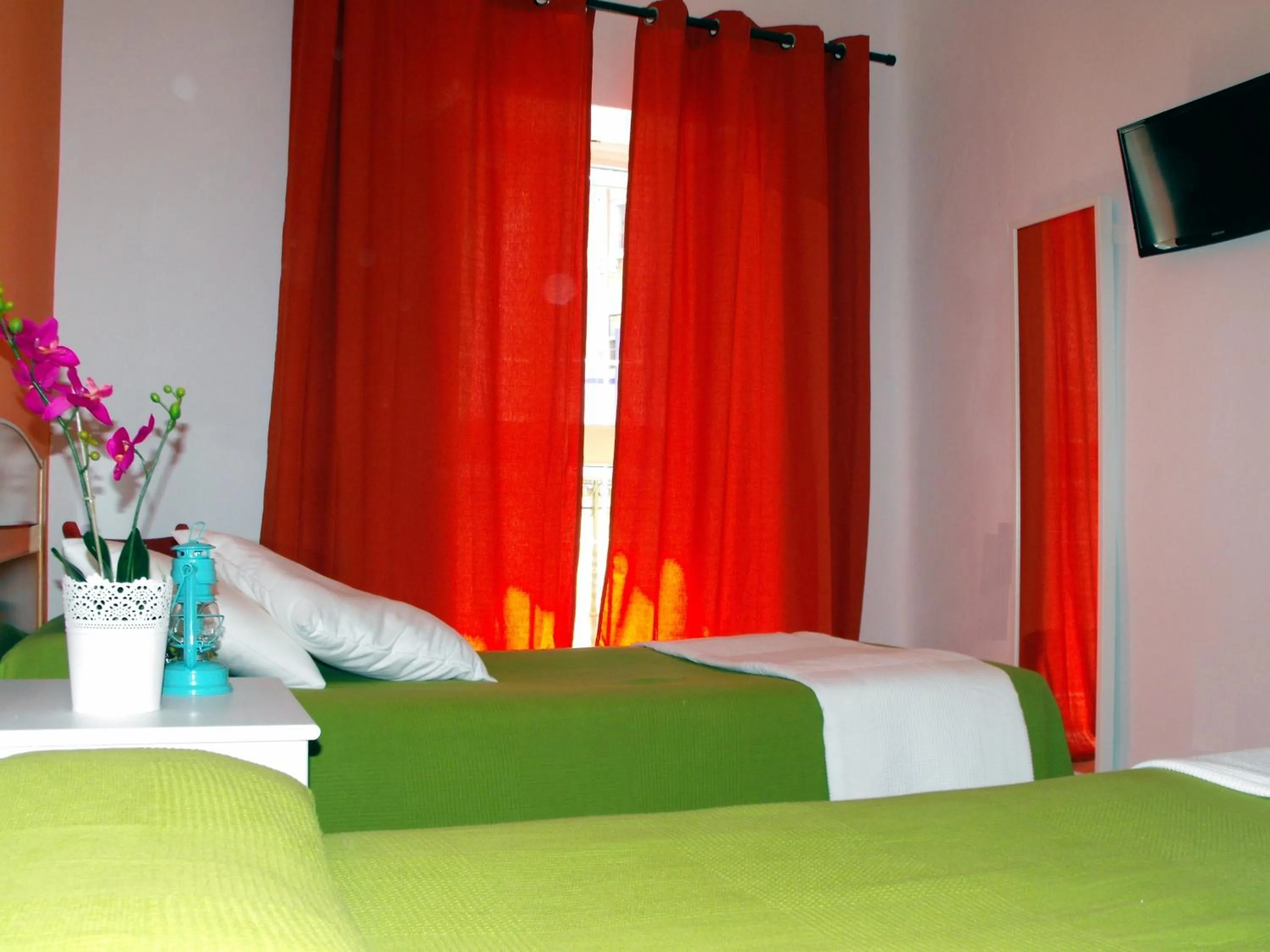 Balcony/Terrace, Bed in Hostal Santa Catalina