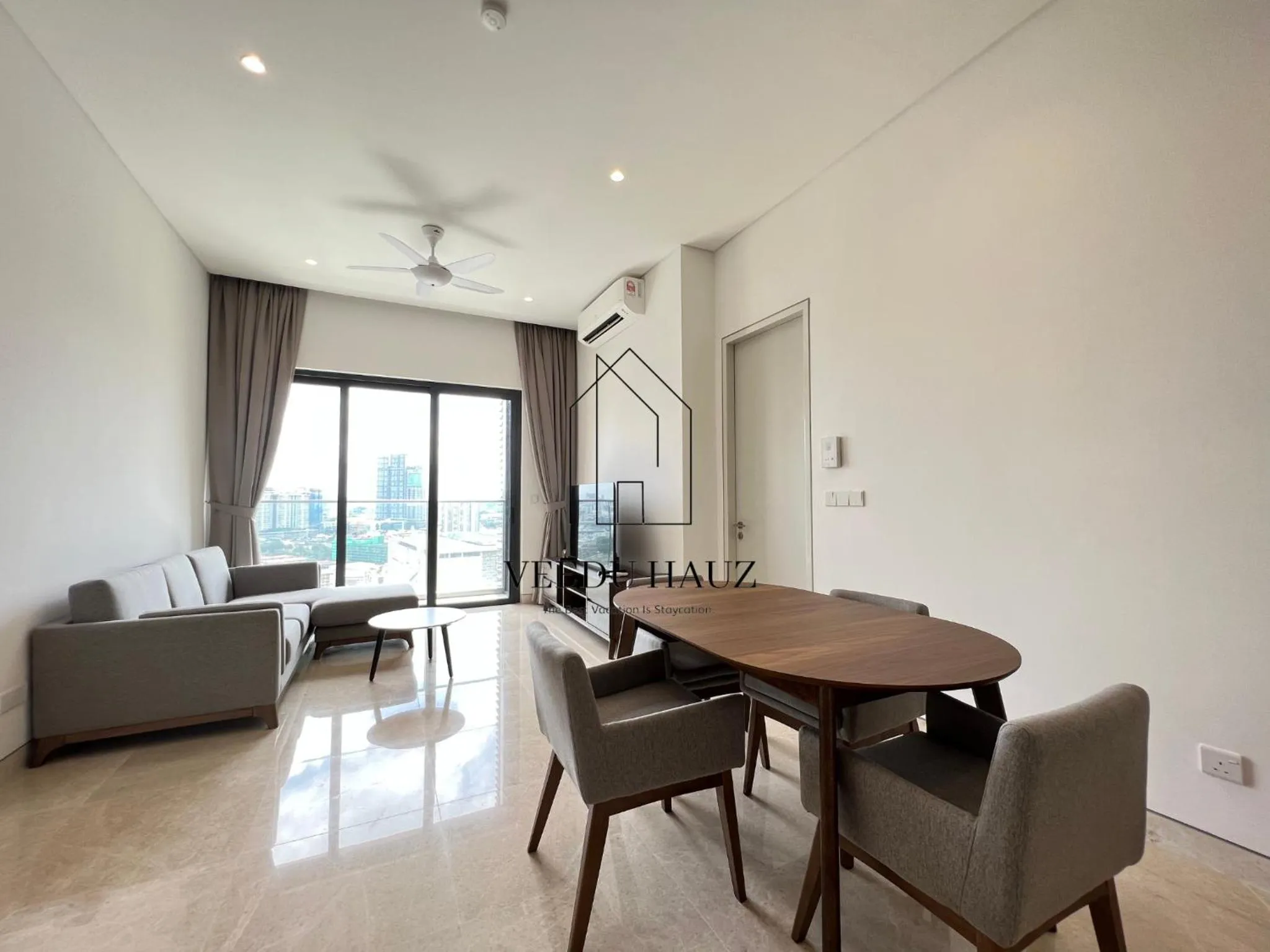 Living room in Lucentia Residences BBCC at Lalaport Kuala Lumpur by Veedu Hauz