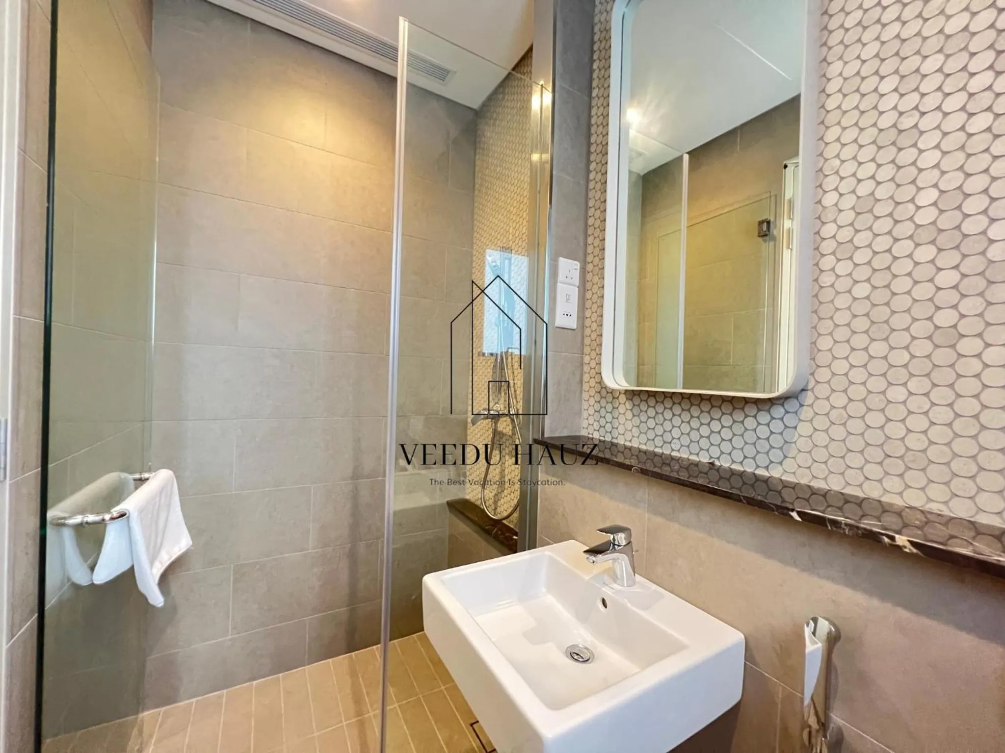 Bathroom in Lucentia Residences BBCC at Lalaport Kuala Lumpur by Veedu Hauz