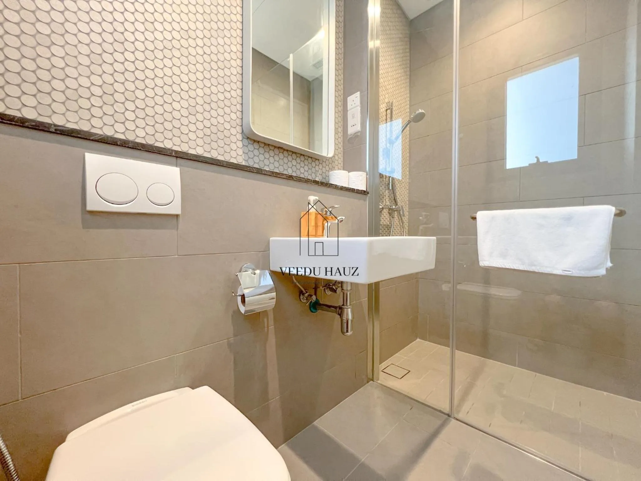 Bathroom in Lucentia Residences BBCC at Lalaport Kuala Lumpur by Veedu Hauz