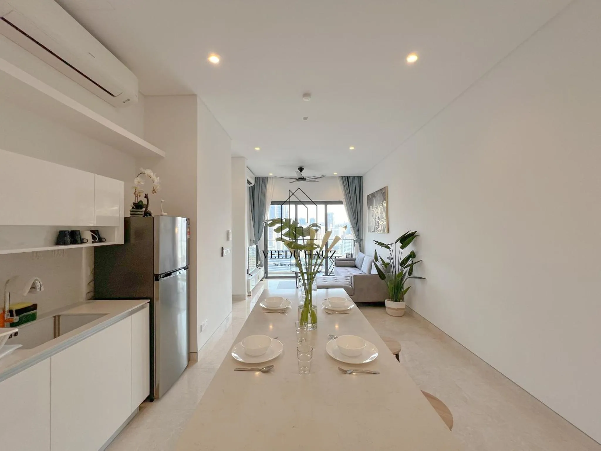 Dining area in Lucentia Residences BBCC at Lalaport Kuala Lumpur by Veedu Hauz