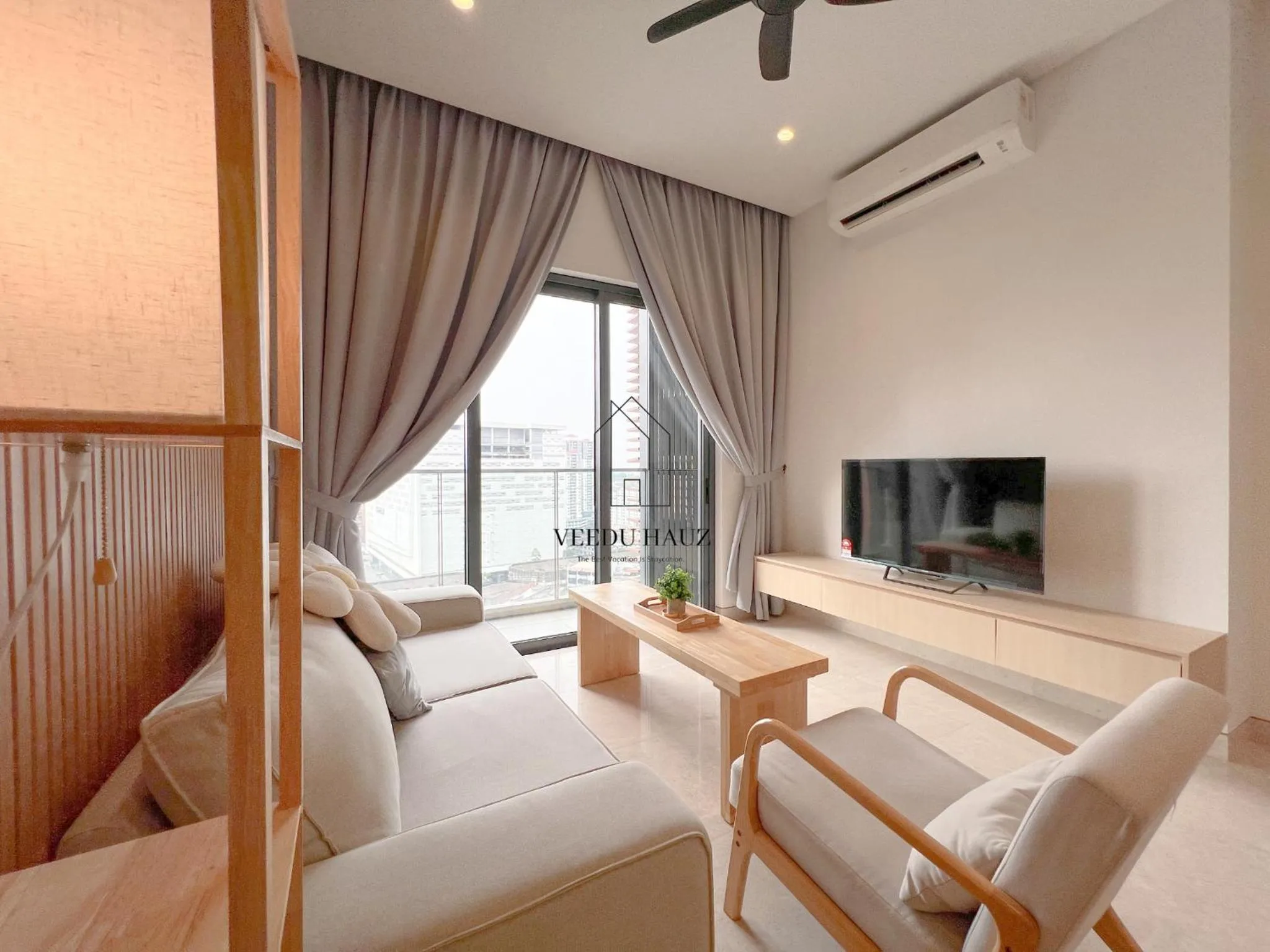 Living room in Lucentia Residences BBCC at Lalaport Kuala Lumpur by Veedu Hauz