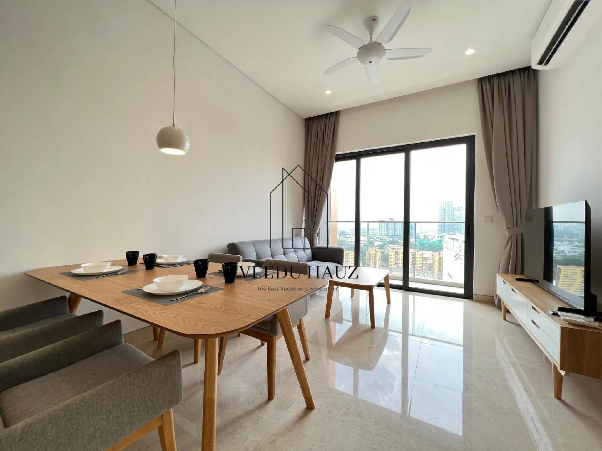 Living room in Lucentia Residences BBCC at Lalaport Kuala Lumpur by Veedu Hauz