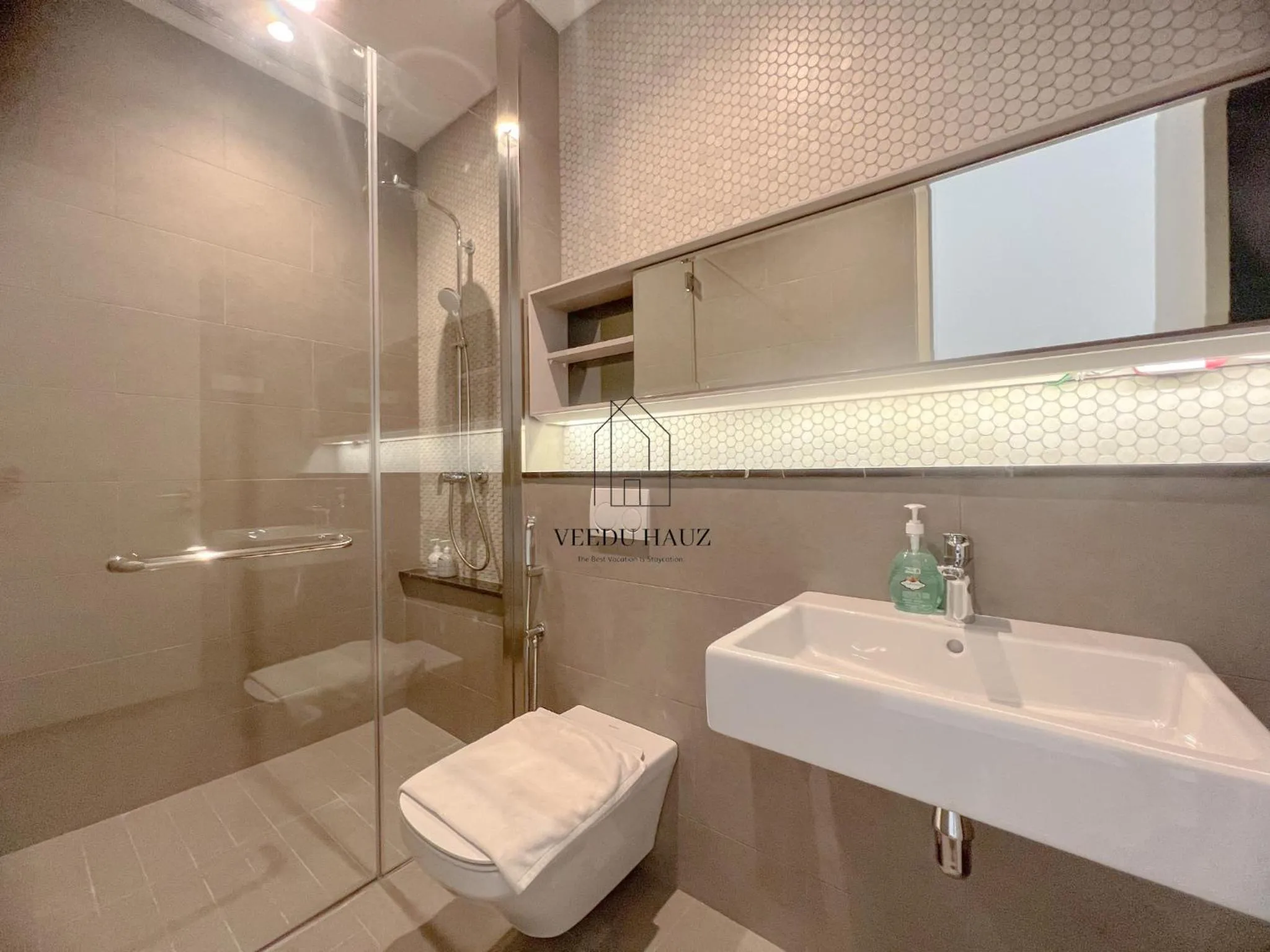 Bathroom in Lucentia Residences BBCC at Lalaport Kuala Lumpur by Veedu Hauz