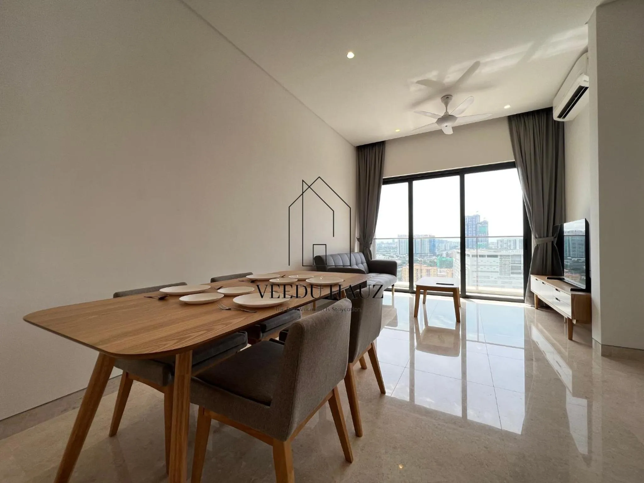 TV and multimedia in Lucentia Residences BBCC at Lalaport Kuala Lumpur by Veedu Hauz