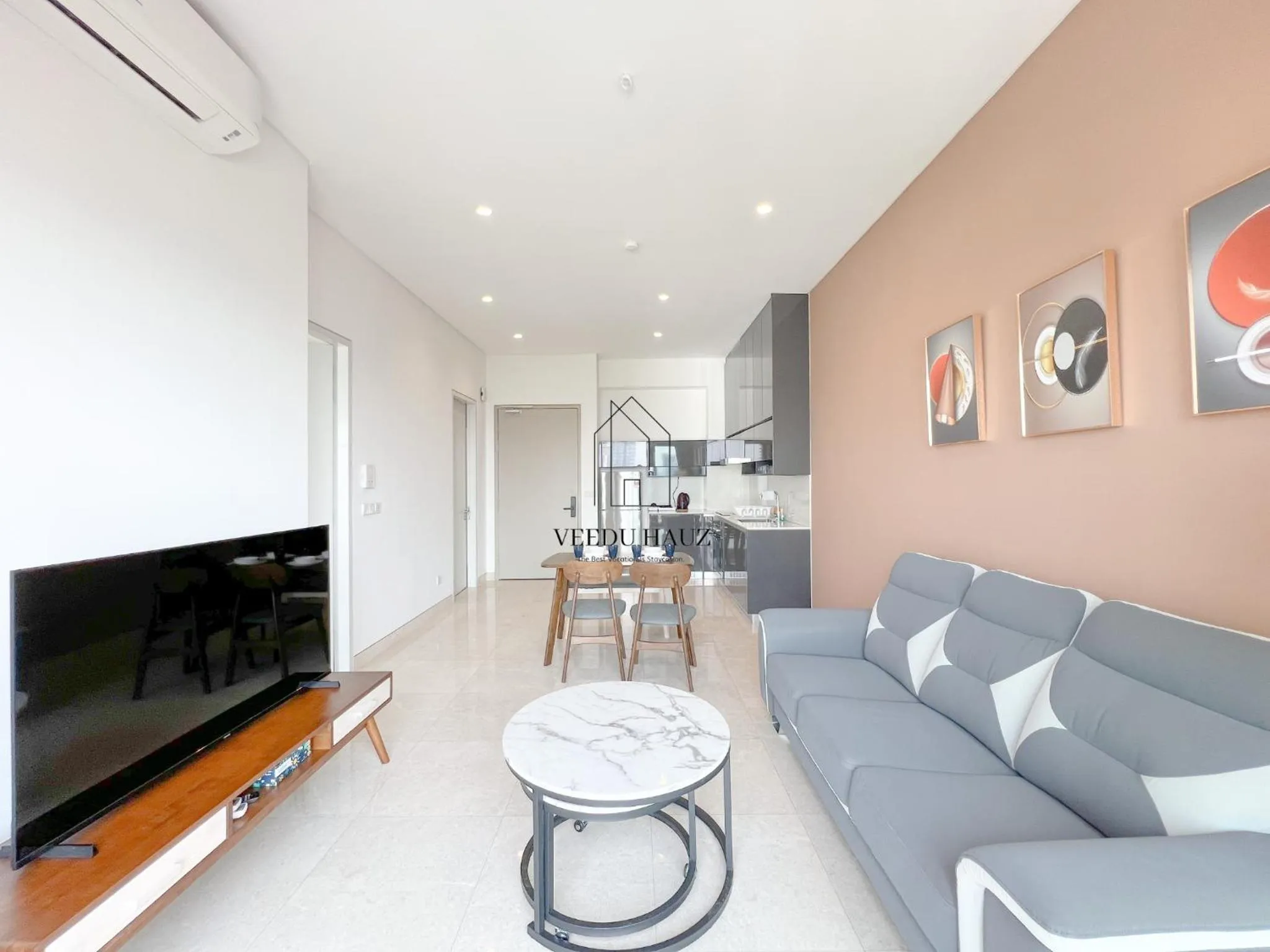 Communal lounge/ TV room in Lucentia Residences BBCC at Lalaport Kuala Lumpur by Veedu Hauz