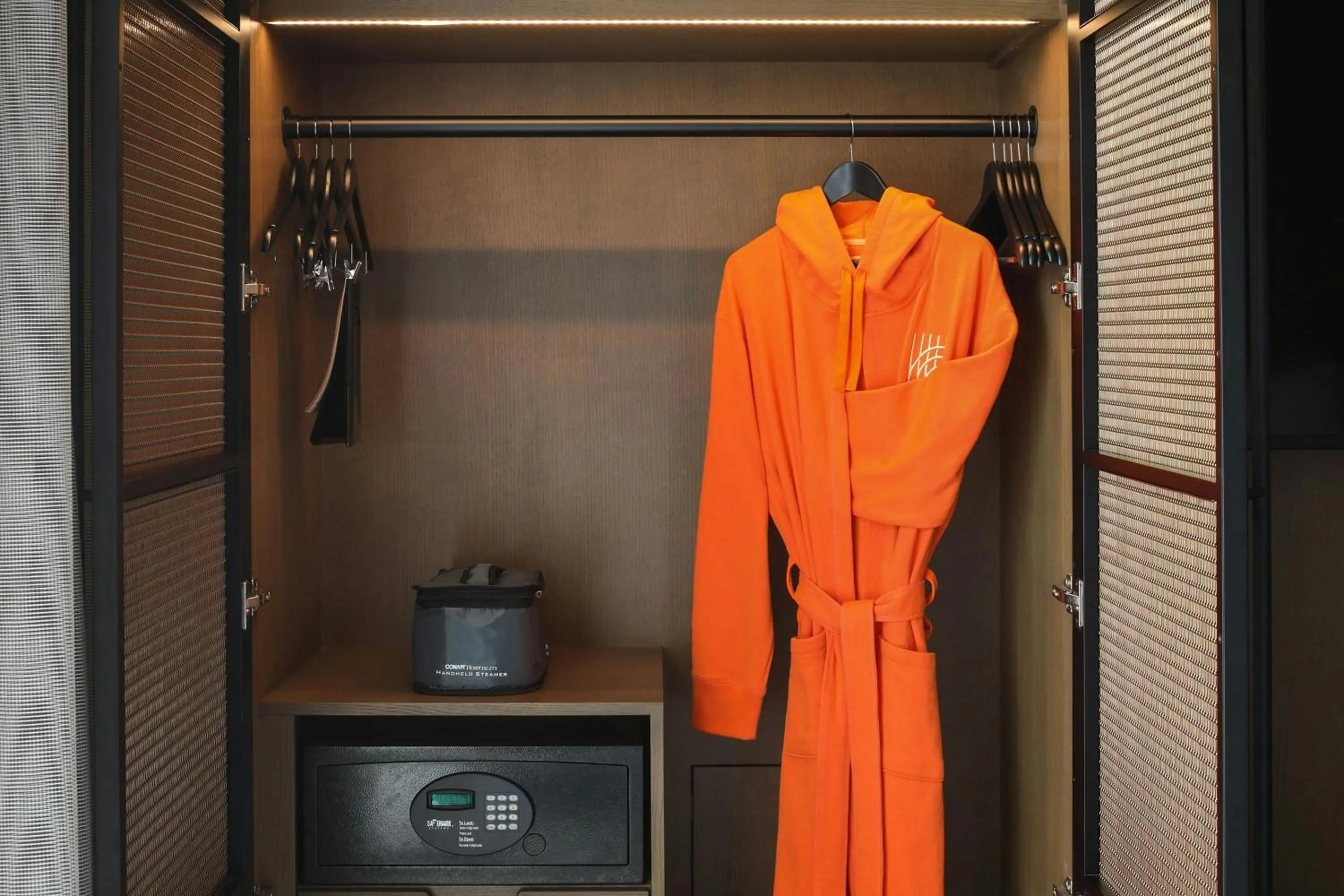 Photo of the whole room in The Trade, Autograph Collection