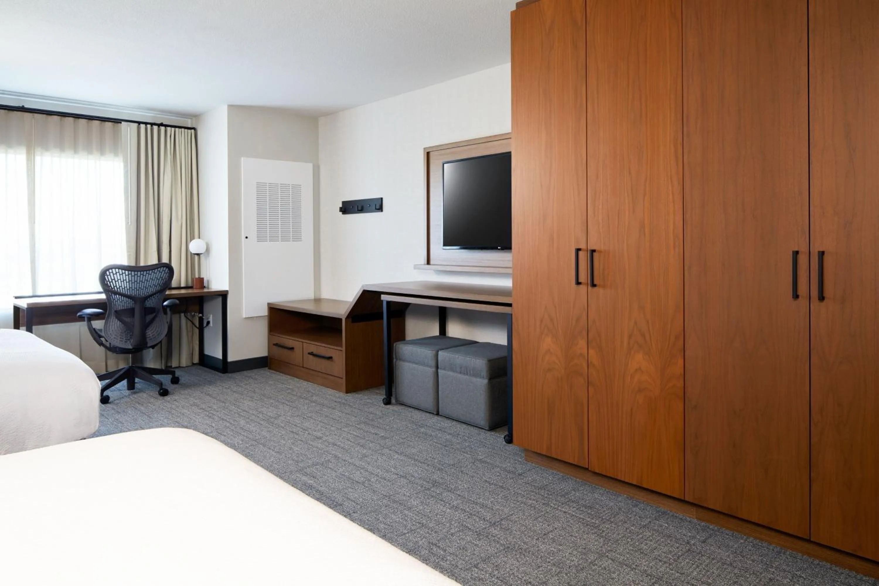 Photo of the whole room, Bed in Residence Inn by Marriott San Francisco Airport Millbrae Station