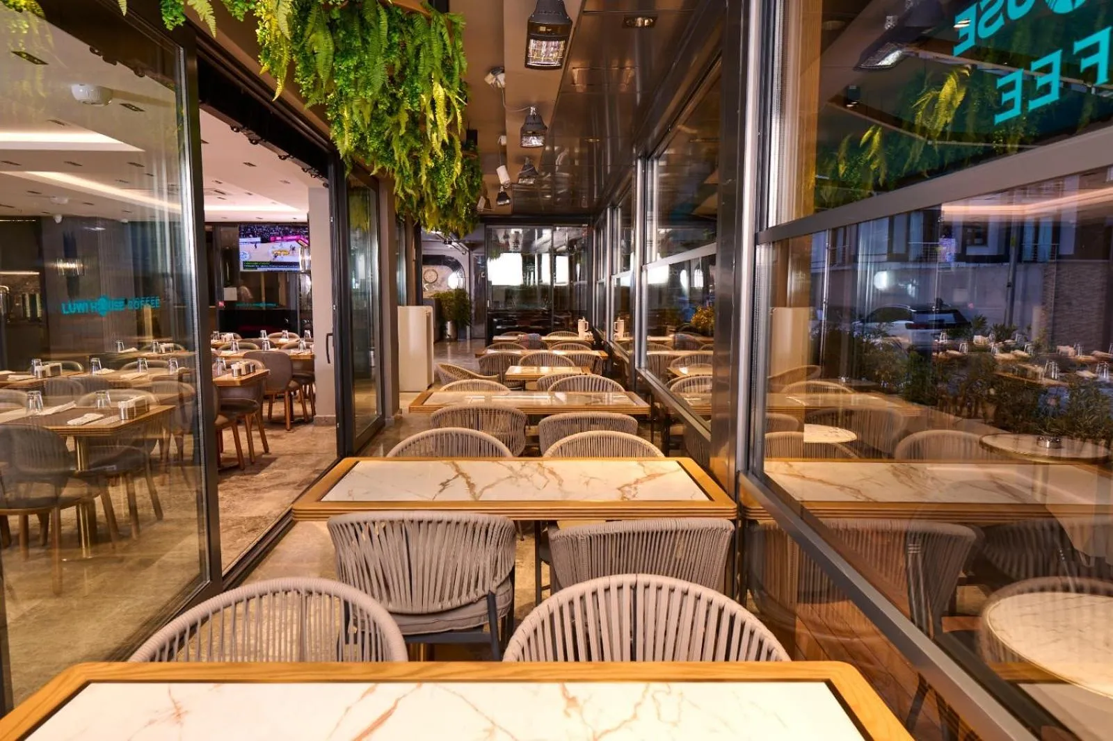 Restaurant/places to eat in Livinton İstanbul Ataşehir