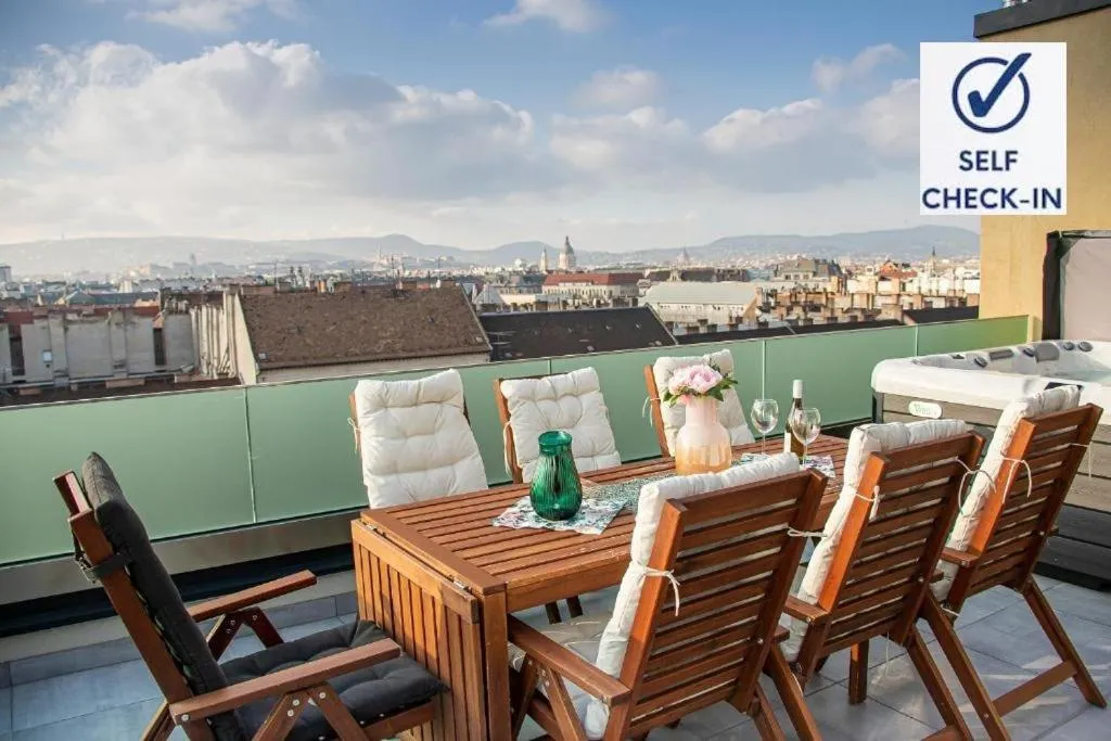 Centropolitan Penthouse - Jacuzzi - 2 Free Parking - Self Check-In