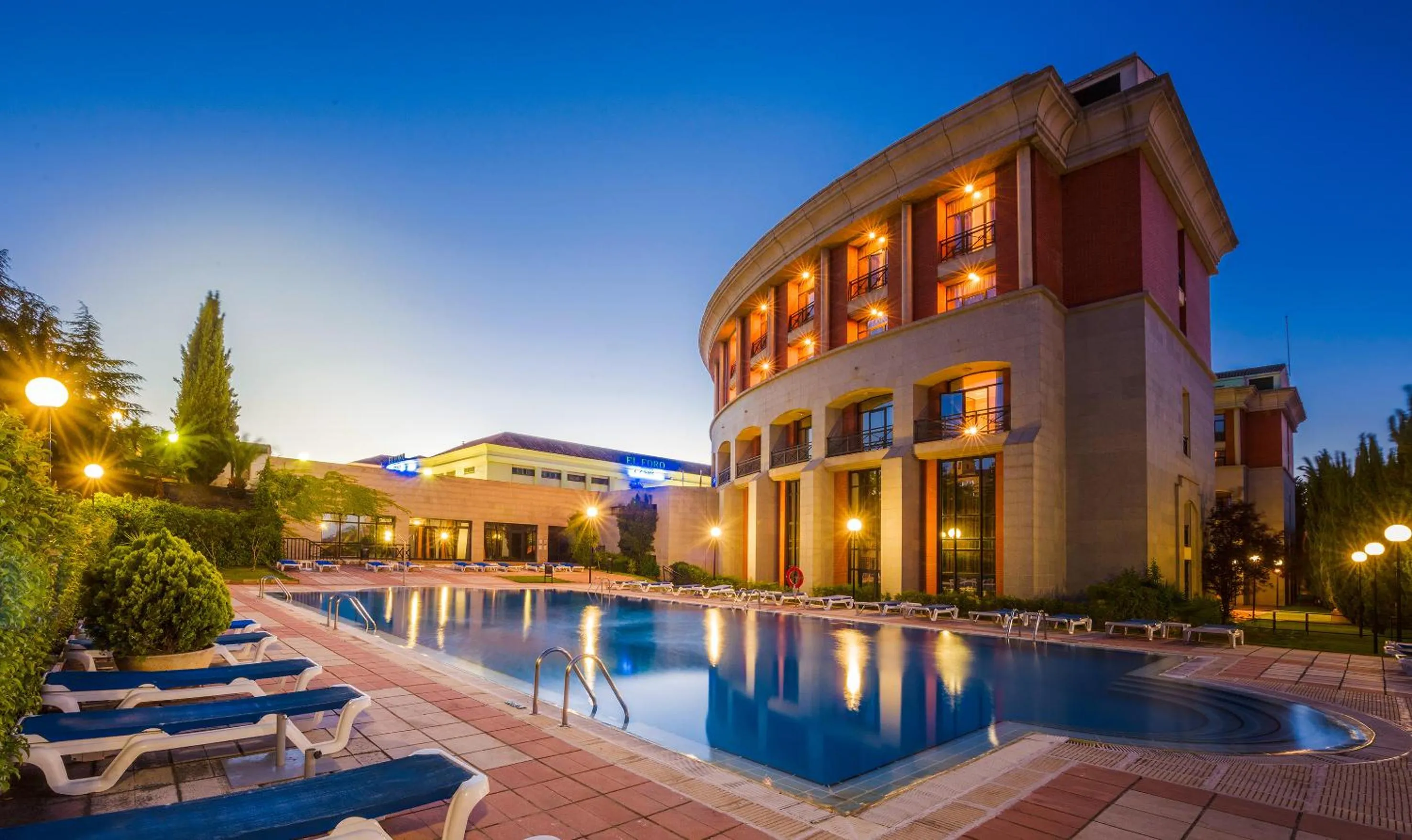 Swimming pool in AZZ Mérida Medea Hotel