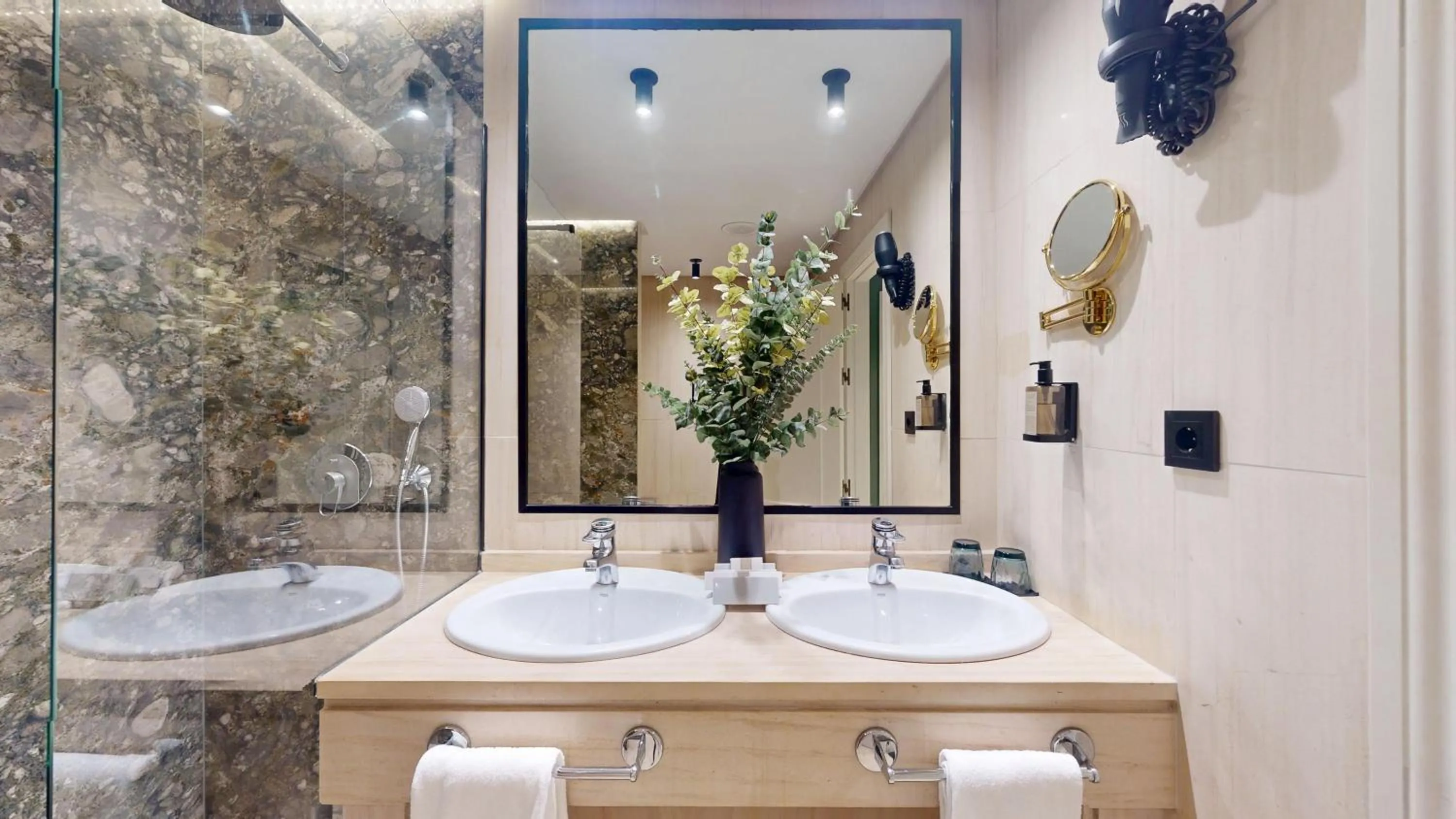 Bathroom in AZZ Mérida Medea Hotel