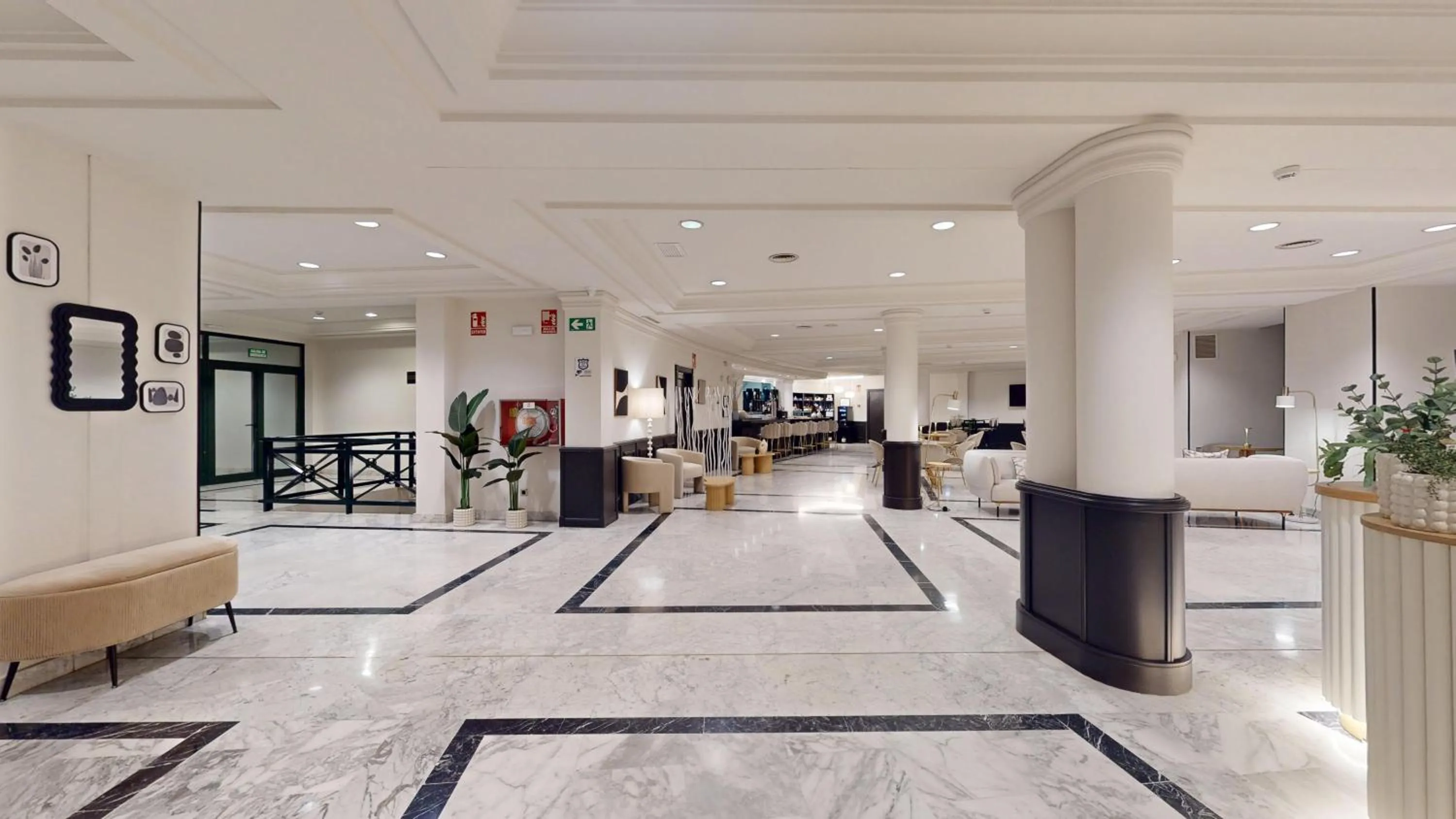 Lobby or reception in AZZ Mérida Medea Hotel