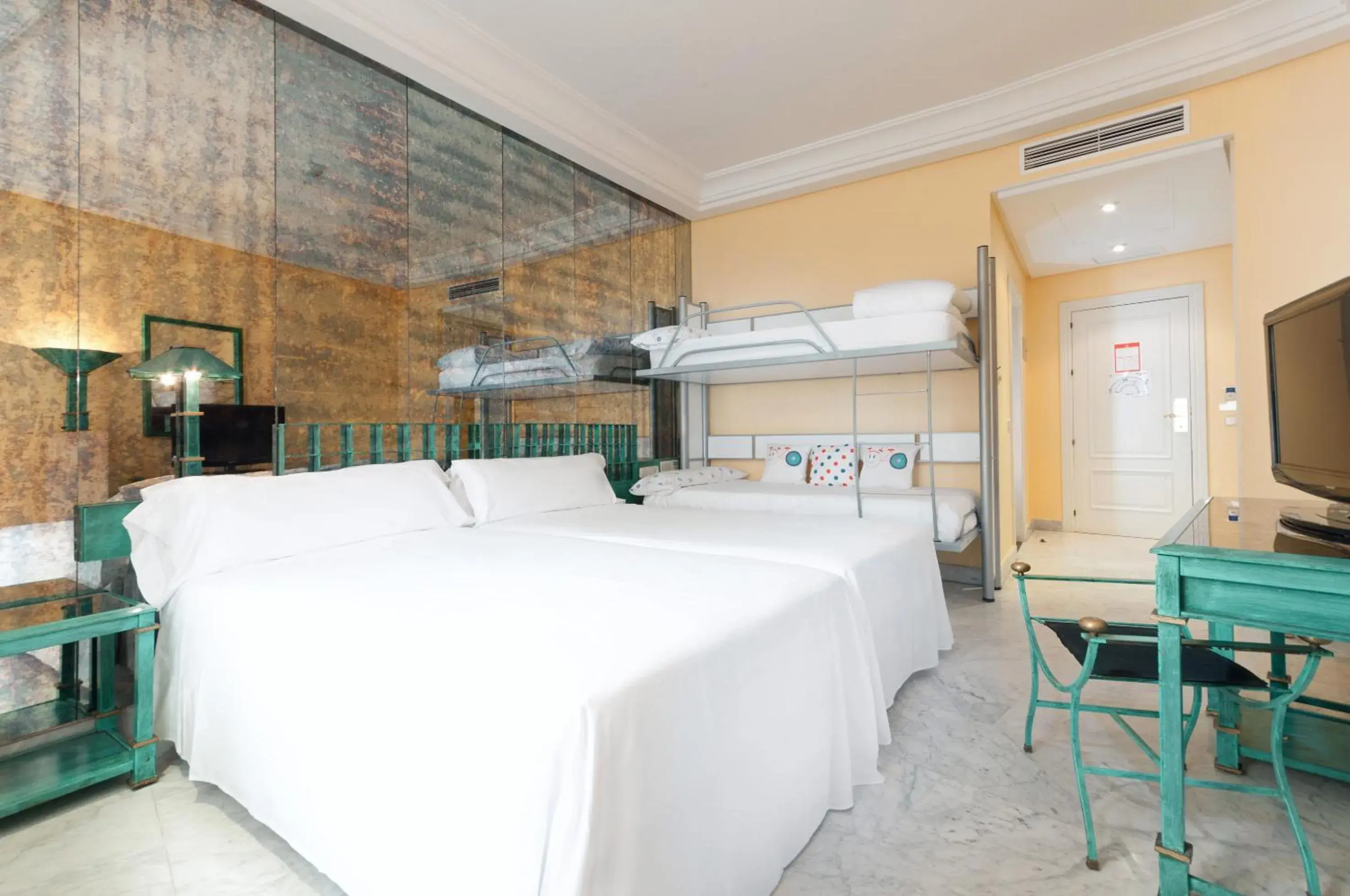 Photo of the whole room, Bed in AZZ Mérida Medea Hotel Photo of the whole room, Bed in AZZ Mérida Medea Hotel