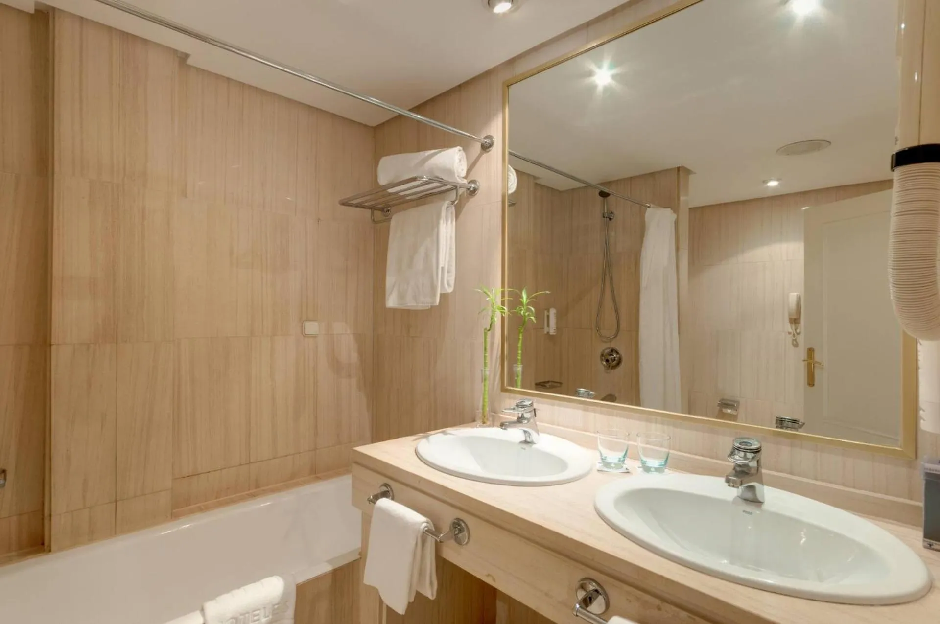 Bathroom in AZZ Mérida Medea Hotel