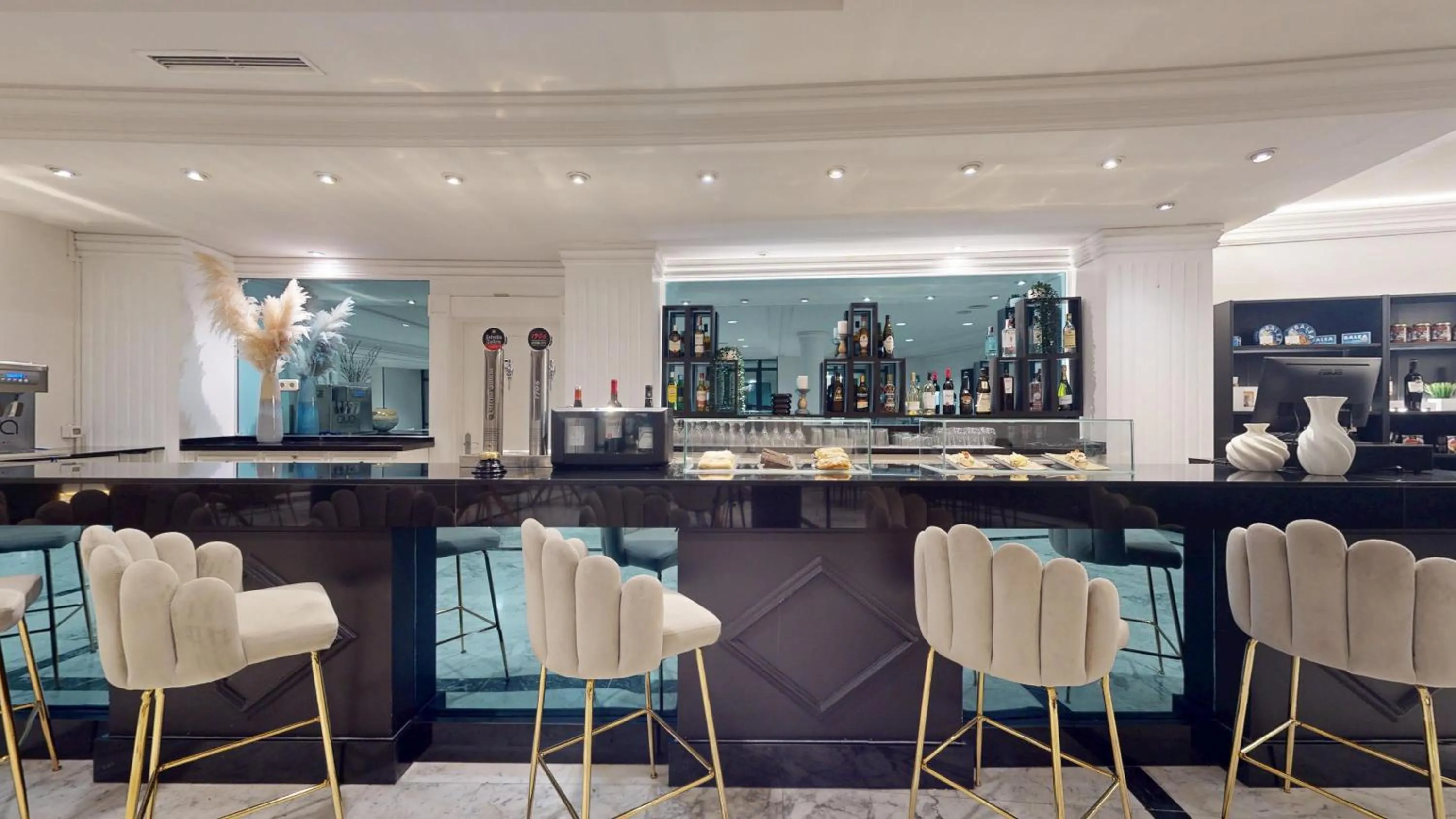 Restaurant/places to eat in AZZ Mérida Medea Hotel